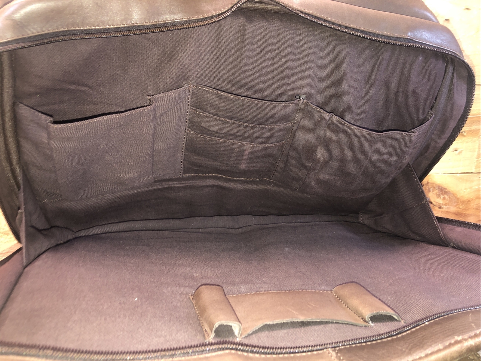 Winn International Distressed Expandable Leather Laptop Case Brown 17”x 13”x 9”