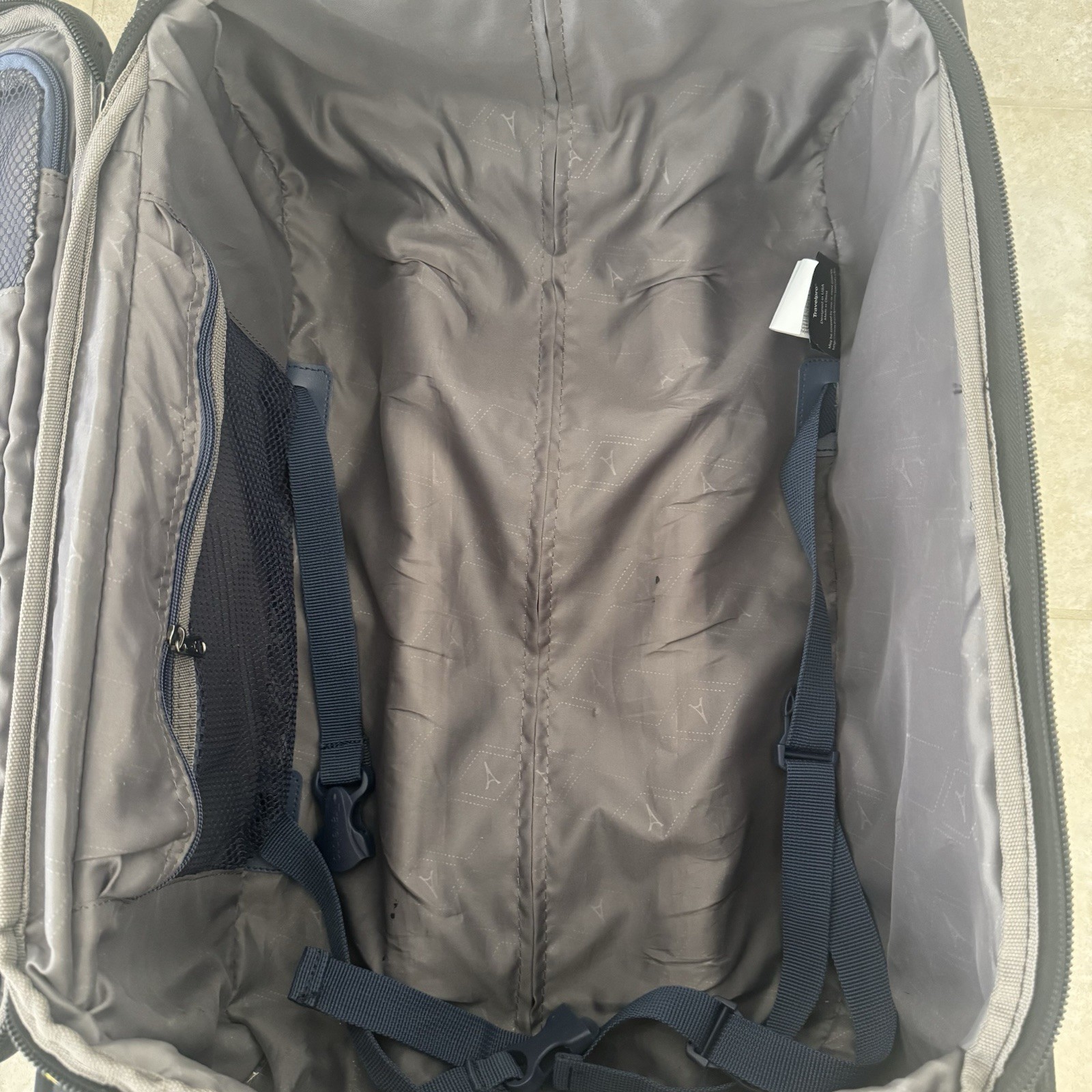Travelpro Maxlite 5 Softside Expandable Luggage 4 Spinner Wheels 22” Carry On