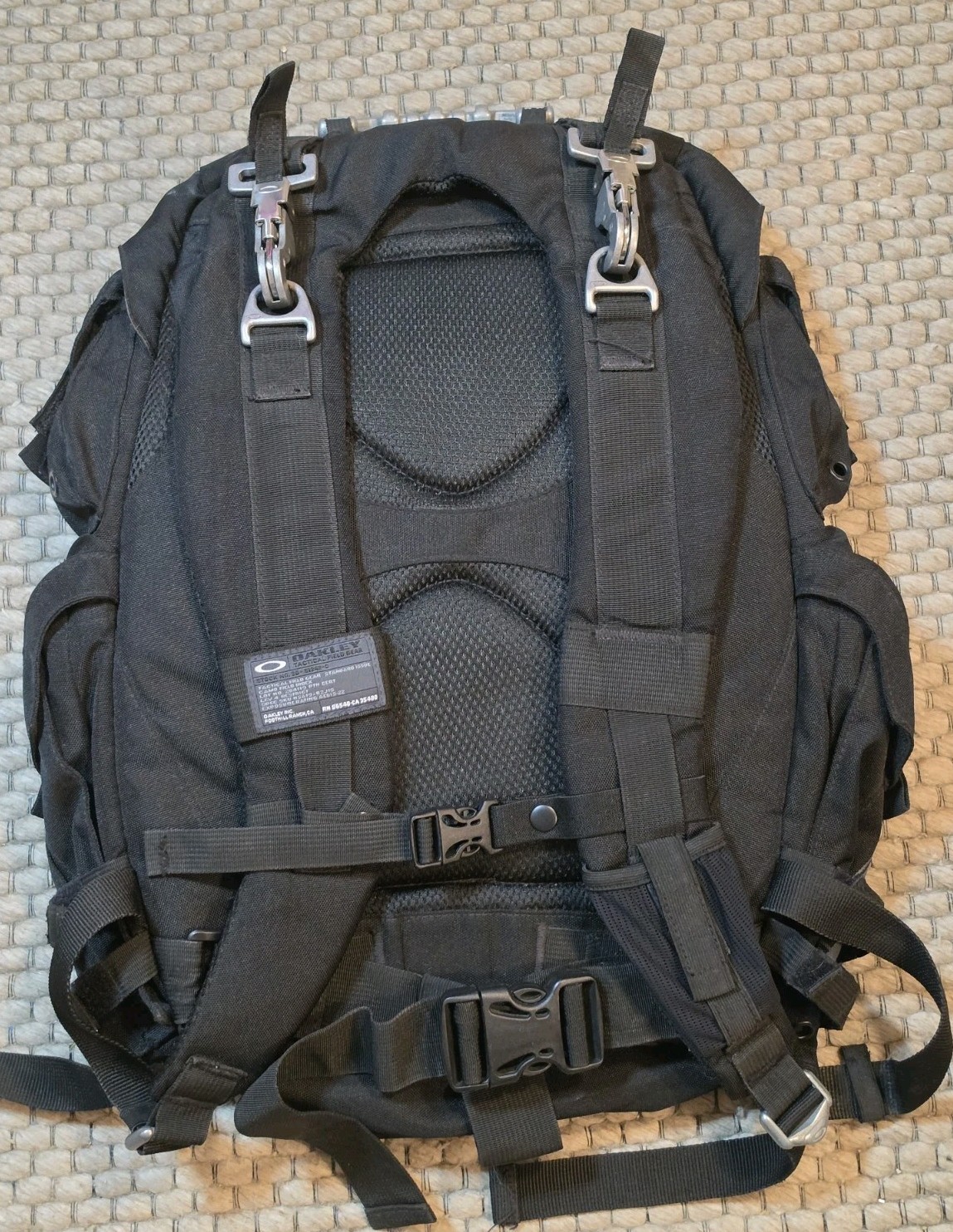 OAKLEY AP MECHANISM BACKPACK Rare Black Mountain Division Hiking Day Pack Bag