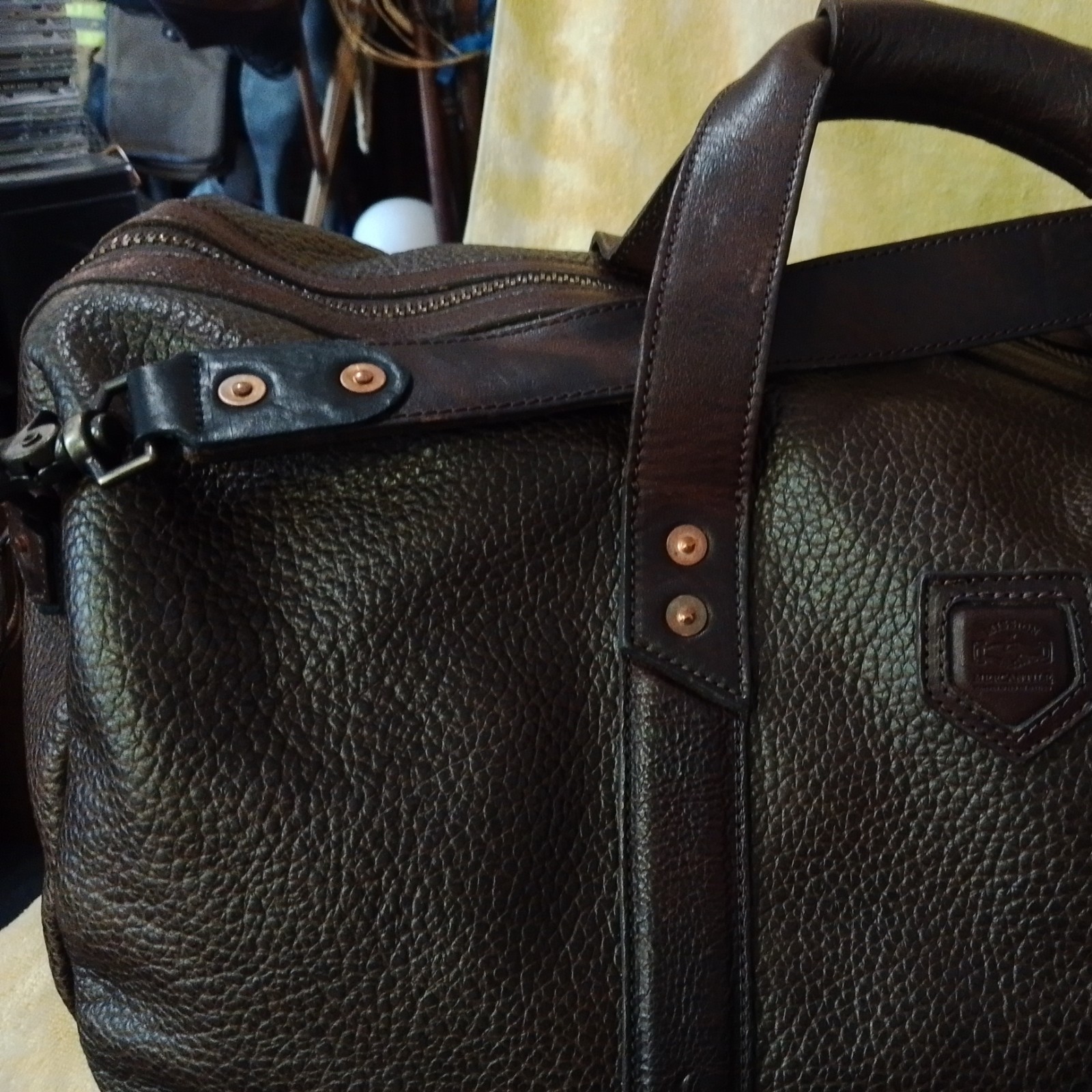 MISSION MERCANTILE Pebbled Leather 21″ Duffle Bag. BEAUTIFUL BAG !! Unused Cond.