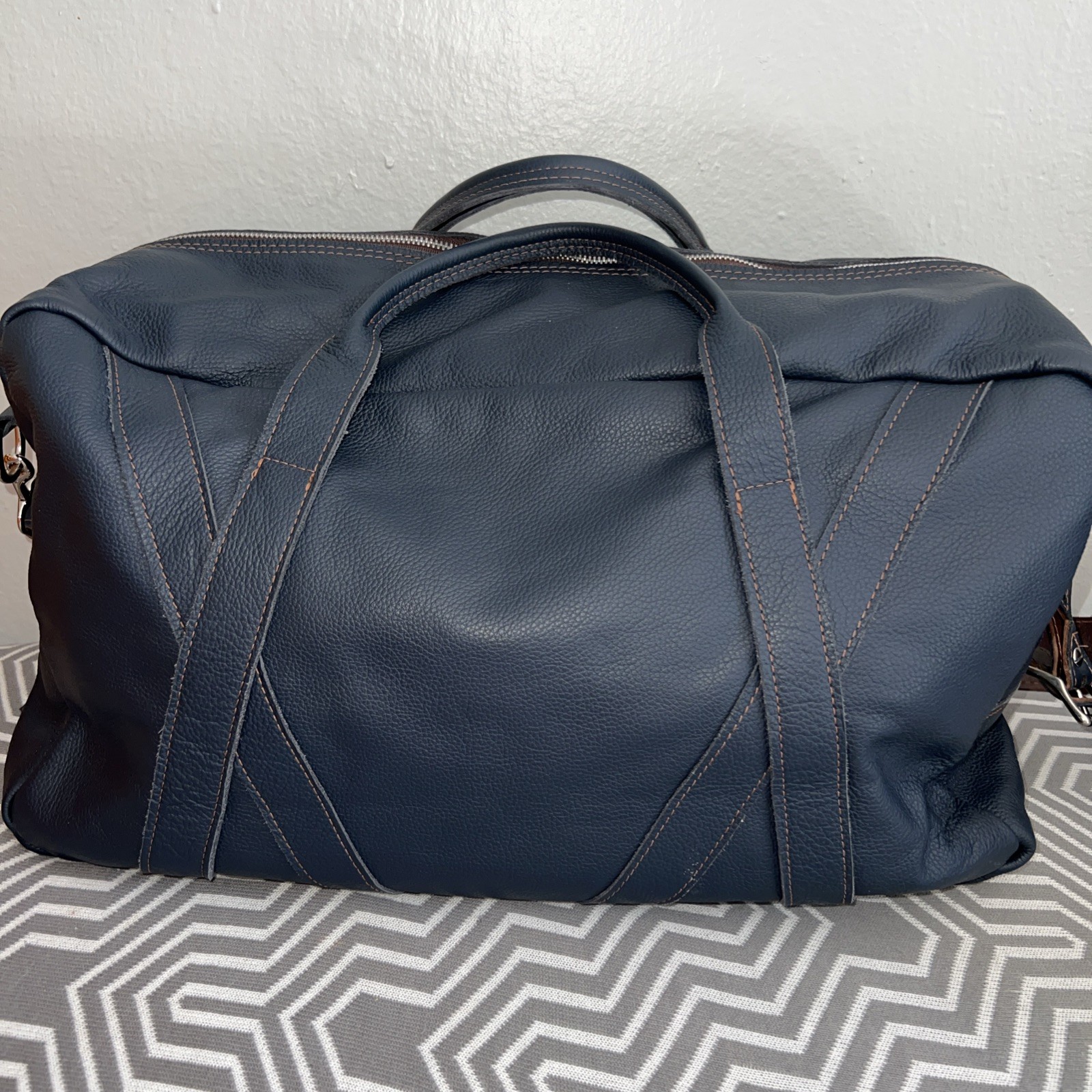 Ian James Navy Blue Leather Logan Duffle 20x12x7 Sport/Travel Shoulder Strap Bag