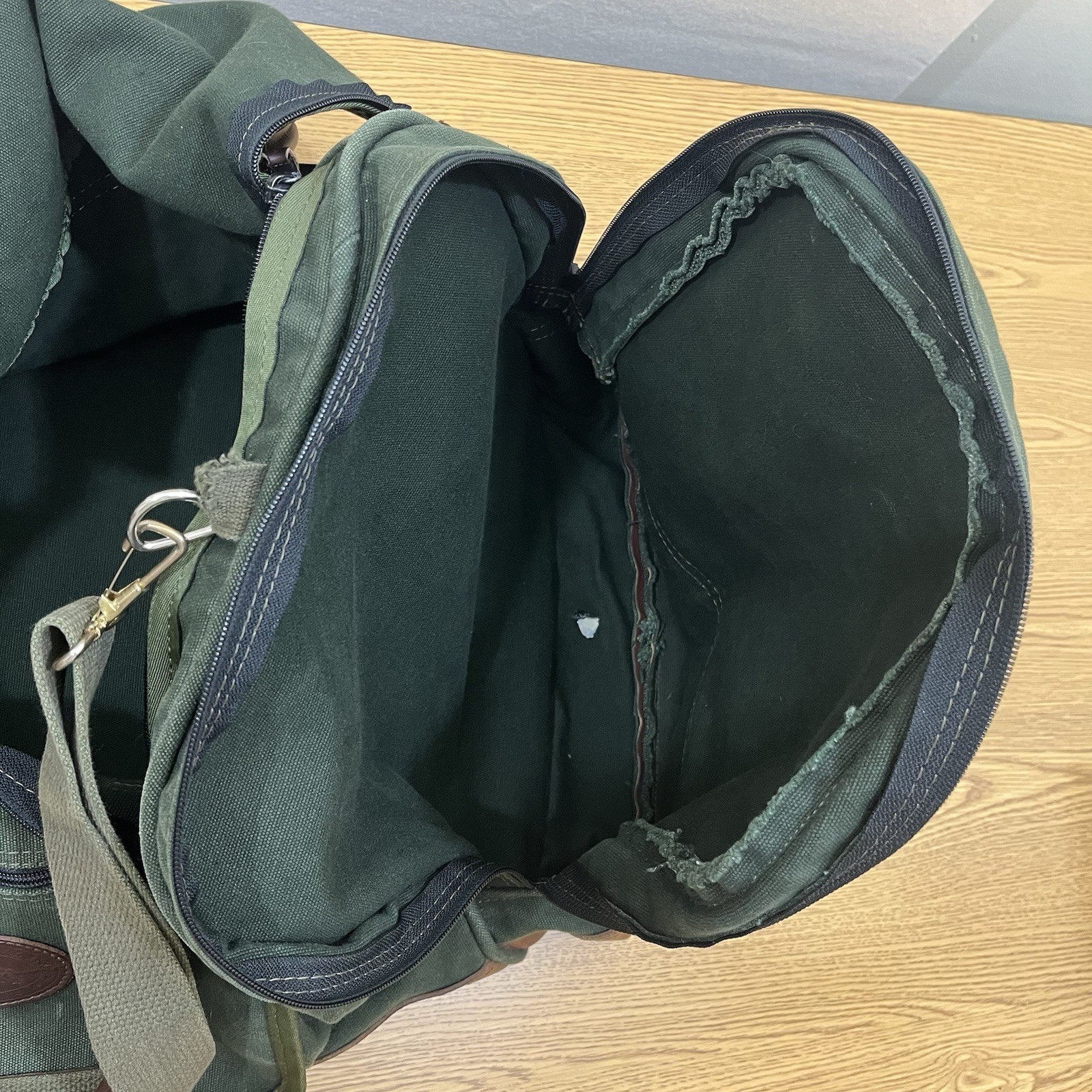 Vintage Orvis Battenkill Green Canvas 24x12x12 Duffel Bag Leather Trim Classic!
