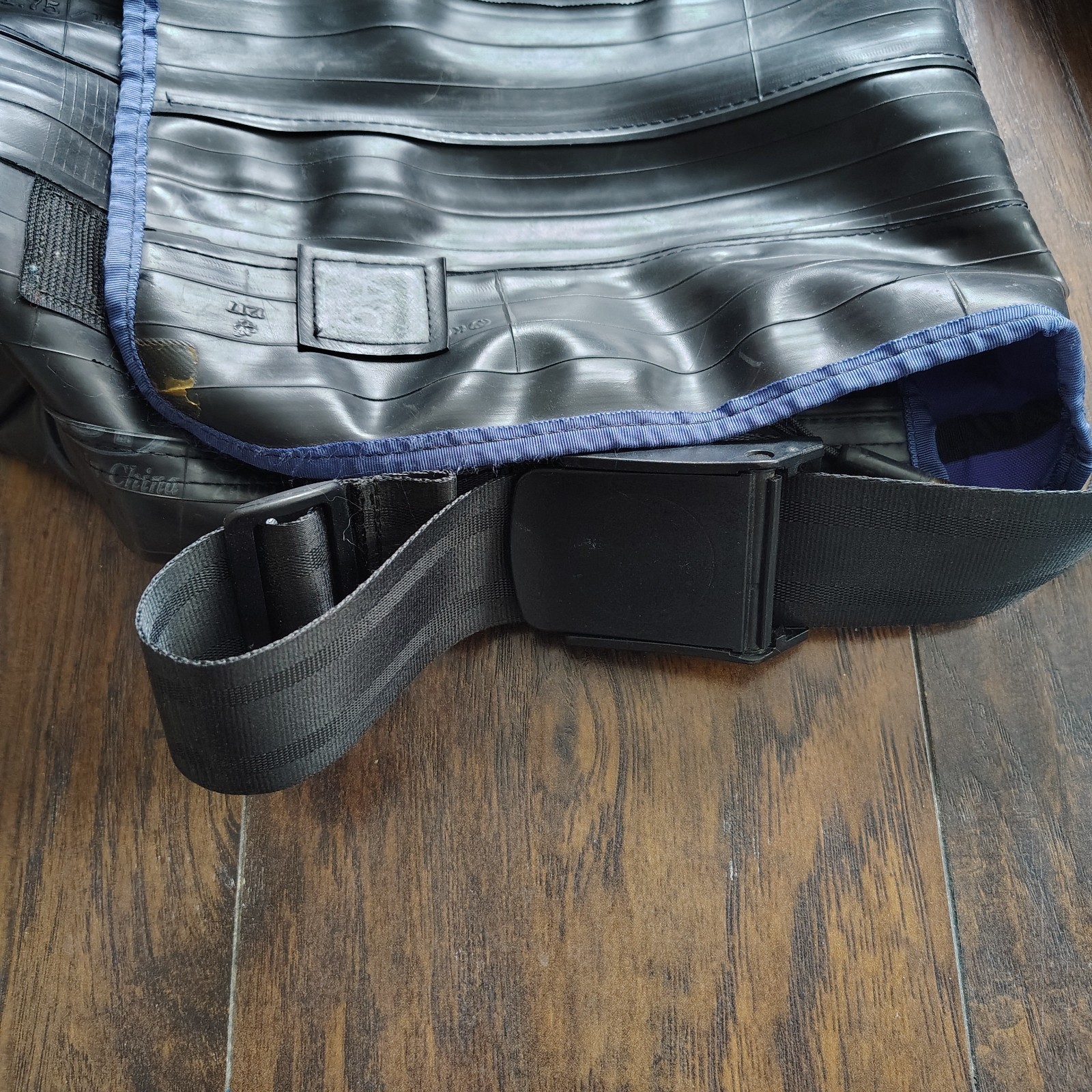 Alchemy Goods AG Messenger Bag Crossbody Sack Purple