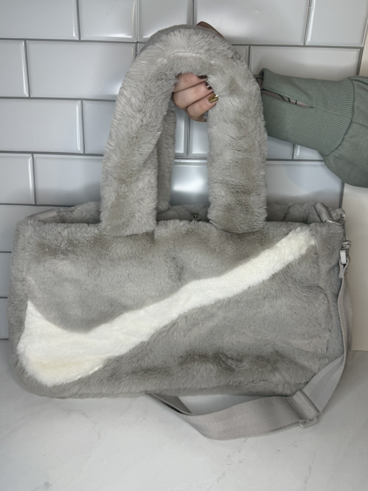 Nike Women’s NSW FX FUR Tote DQ5804-012 Ladies Light Grey