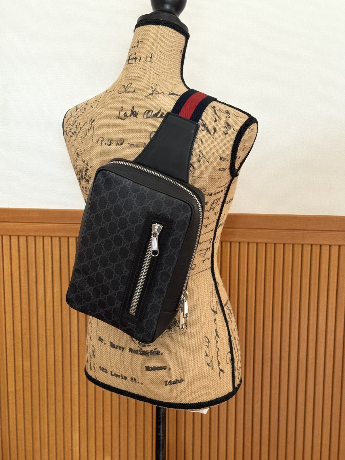 GUCCI GG Supreme 478325 Soft Sling Bag Crossbody Black Canvas Leather Italy