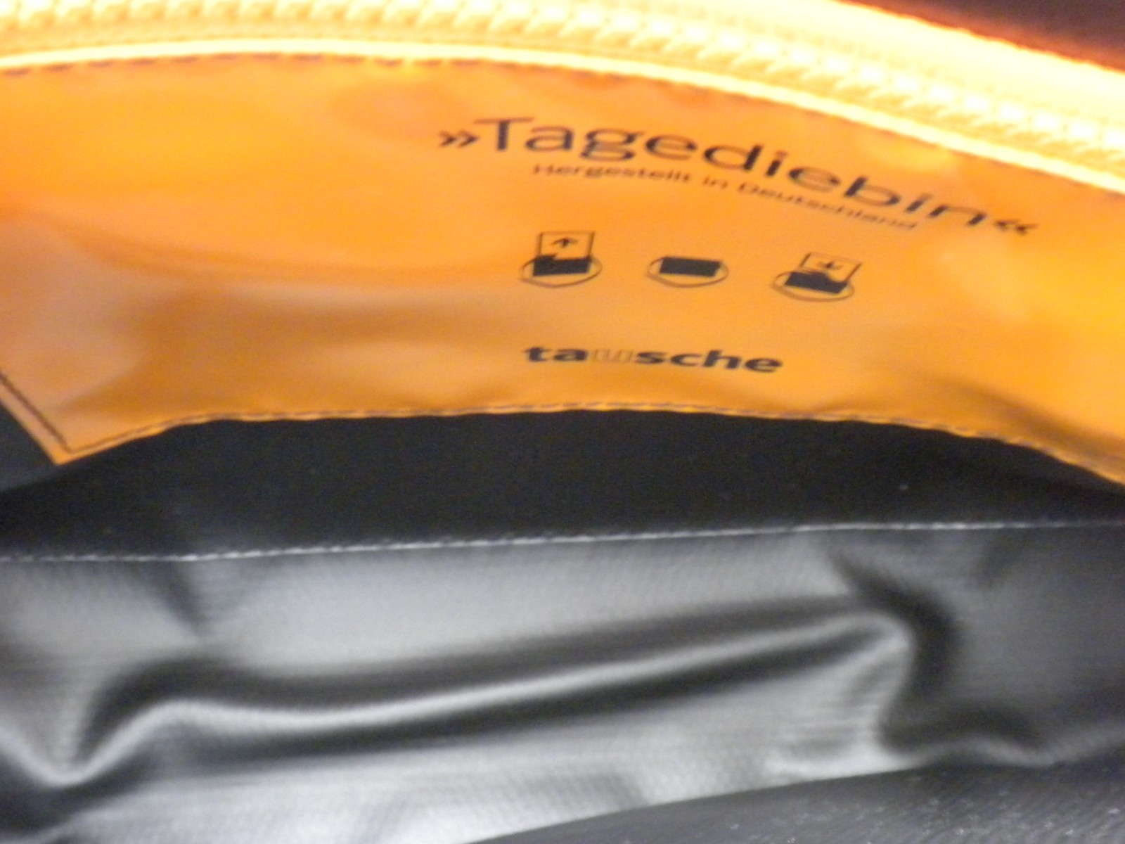Tausche Tagediebin Messenger Bag Germany Stuttgart Metro Stadtbahn Red Black B
