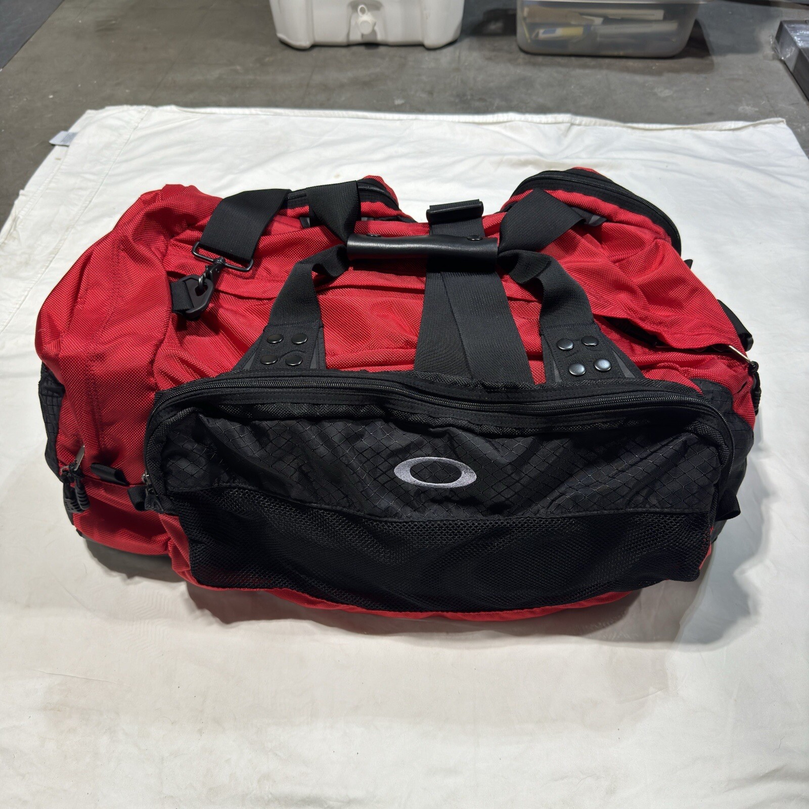 Oakley Icon 2.0 Duffle Bag Red Black Tactical Software Vintage Y2K Gorpcore