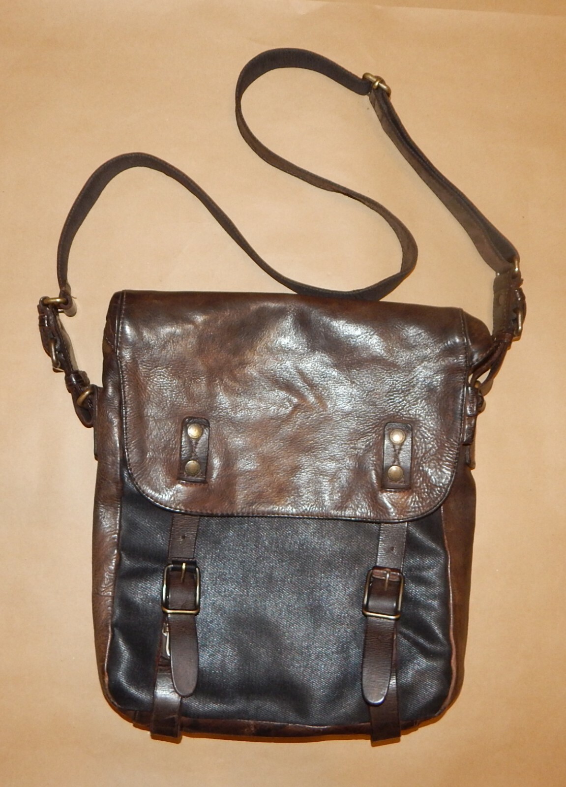 Leather bag Aunts & Uncles, FRENCH FORK TOBACCO, good condition, messenger bag