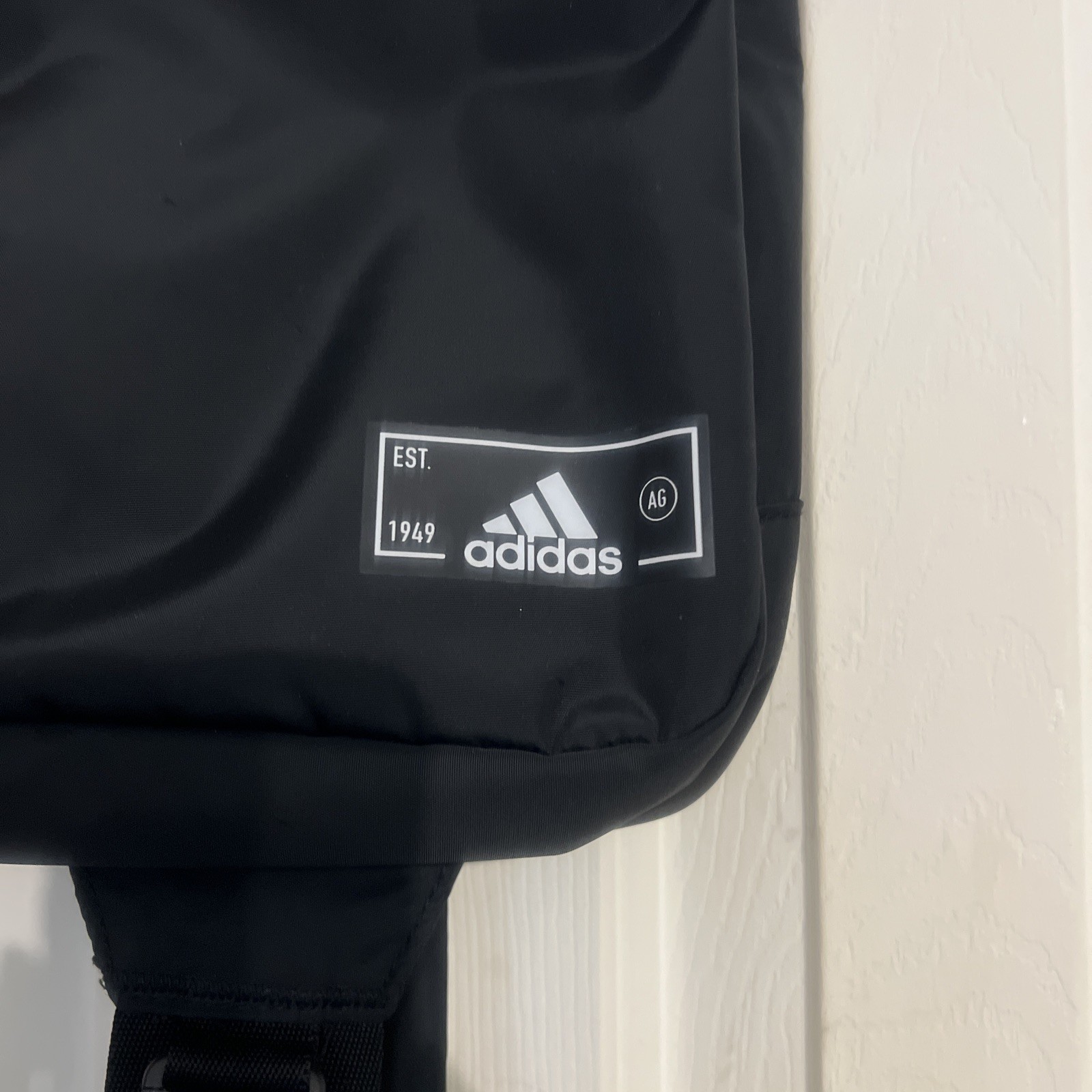 adidas Essentials 2 Small Crossbody (5L) Black Sling Bag EUC
