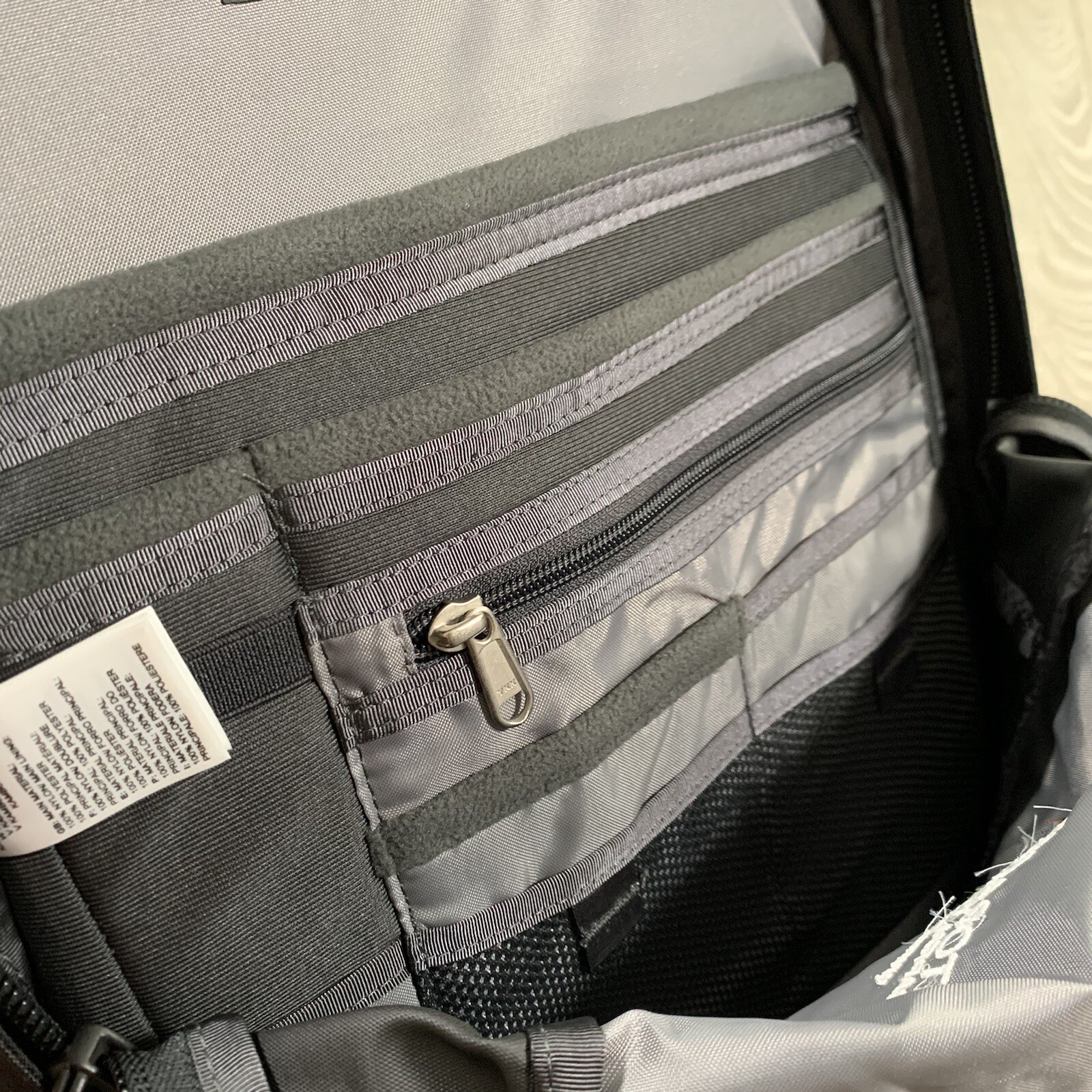 THE NORTH FACE Fall Line Backpack BLACK. Company Logo Storage Units