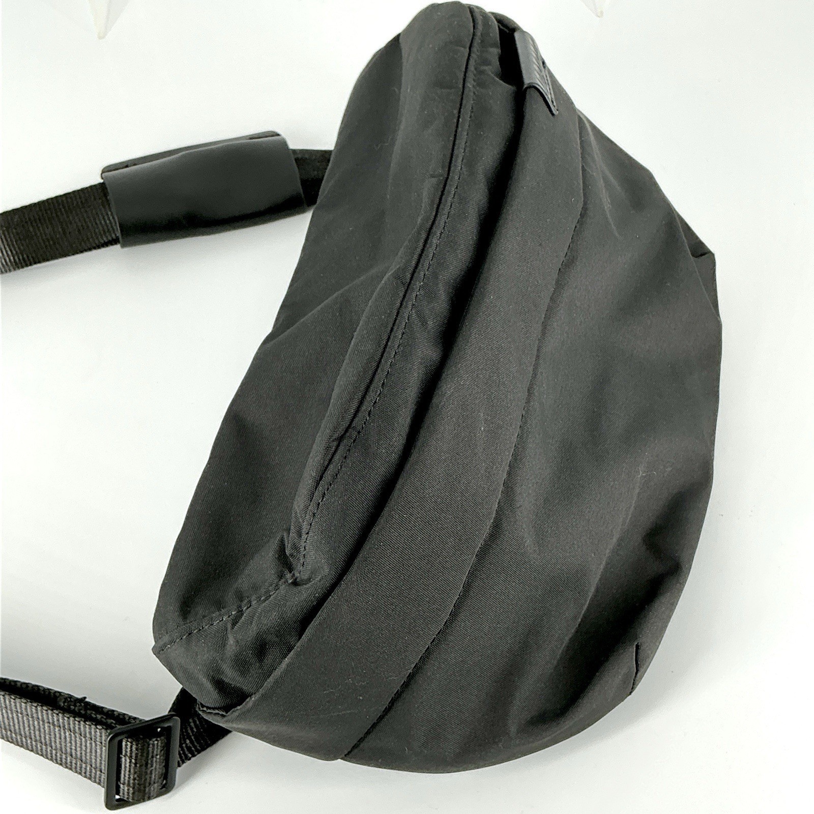 Loctote Black Sling Bag Anti-Theft Slash Guard Travel Crossbody Pack NO PADLOCK