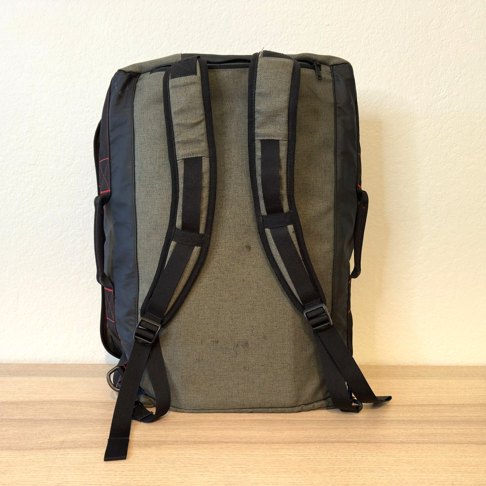 Timbuk2 Wingman Travel Bag Backpack Duffel Convertible Carryon One Bag ~20x15x7