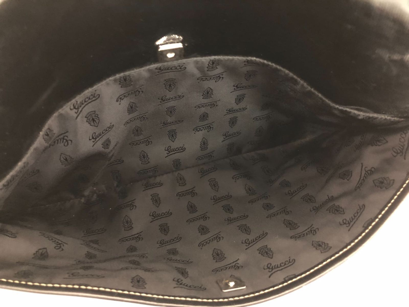 Gucci Crest Emblem Shoulder Messenger Bag Black Vintage Authentic 30×35.5x1cm