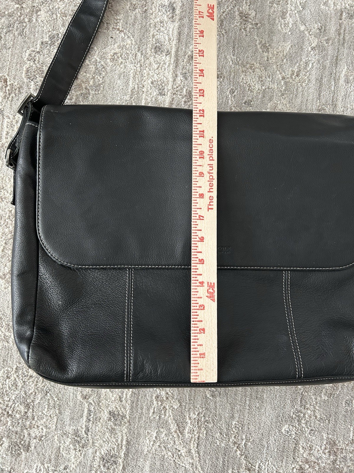 Kenneth Cole Reaction Black Leather Crossbody Laptop Messenger Bag Minimalist