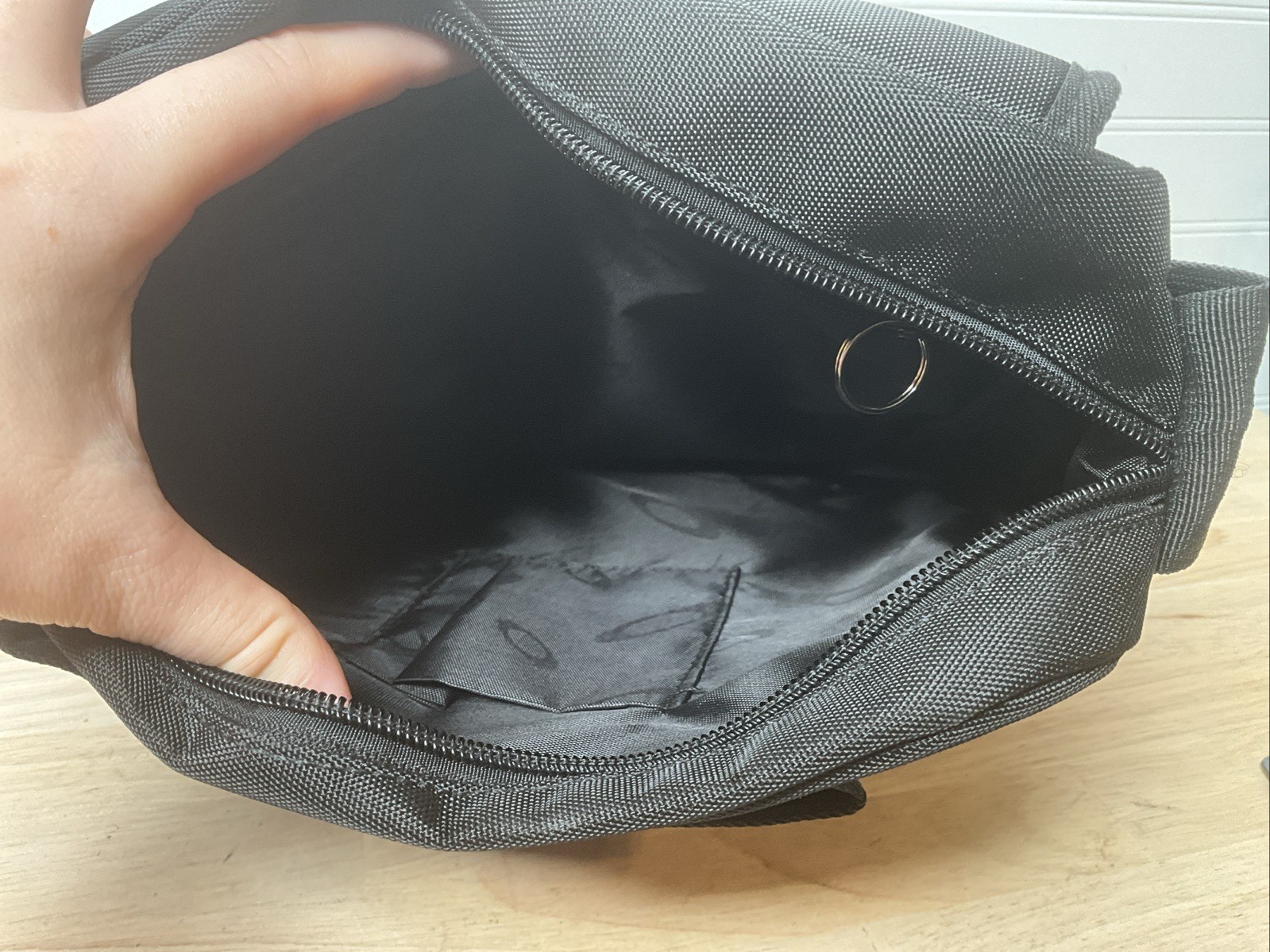 READ – Vintage Oakley(?) Tactical Vertical Messenger Day Pack Black Shoulder Bag