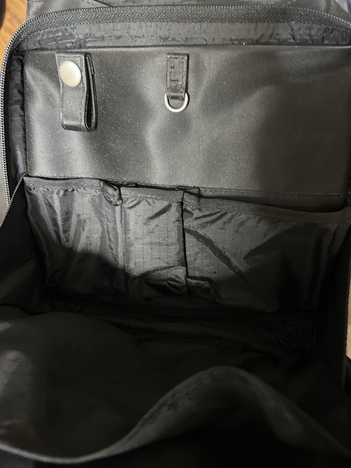 Kenneth Cole Reaction Black Men’s Messenger Bag Zip/Magnetic Flap, Pockets