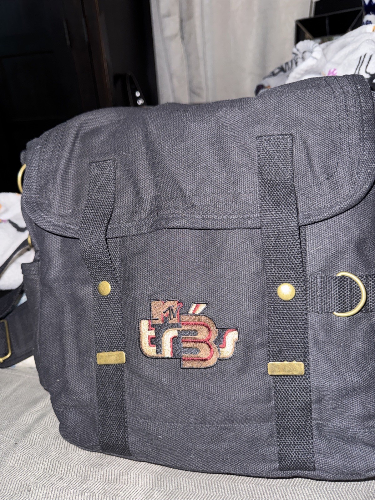 MTV Tr3s Messenger Bag Canvas black used