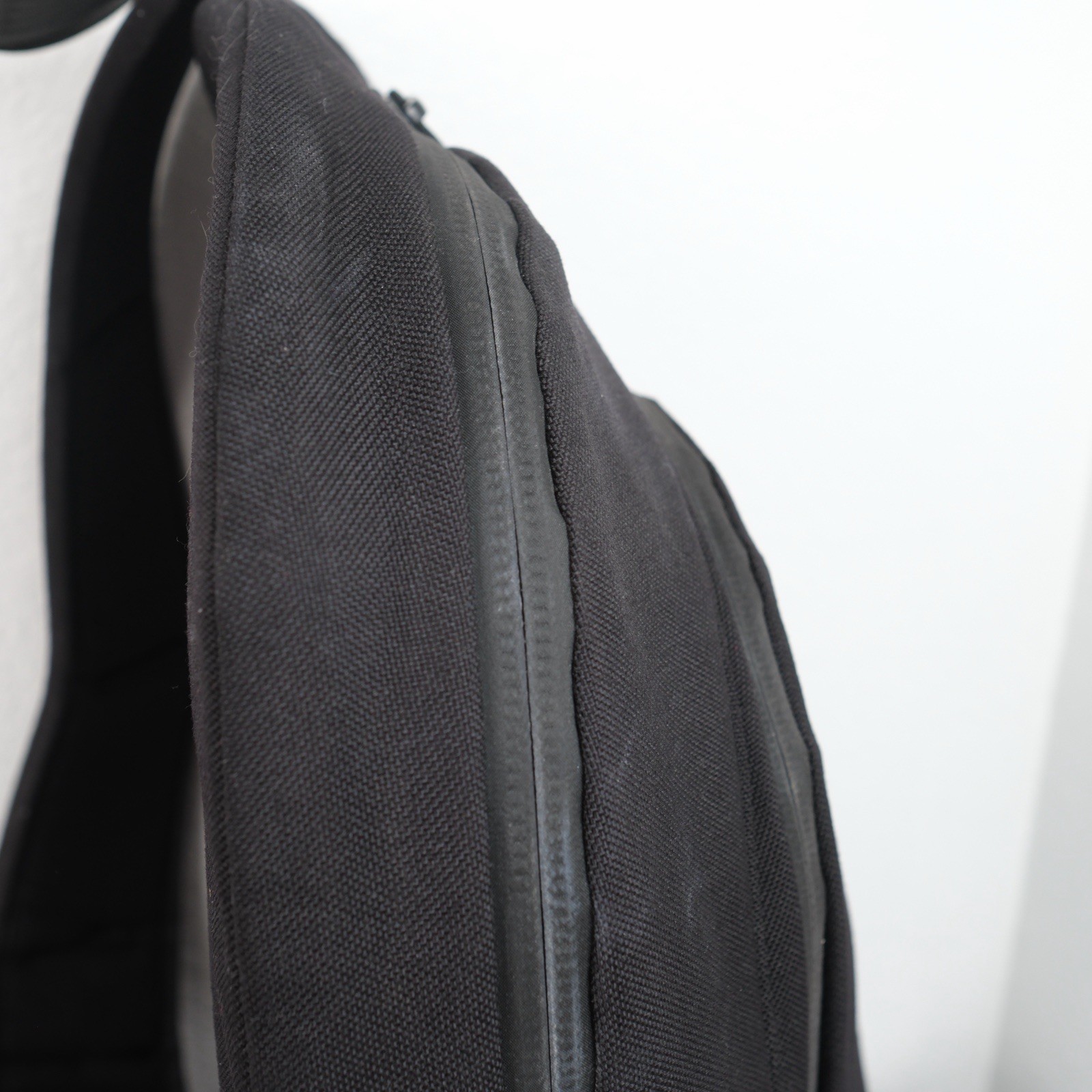 Vtg Tom Bihn Buzz Sling Bag Backpack Ballistic Nylon Messenger USA Airplane
