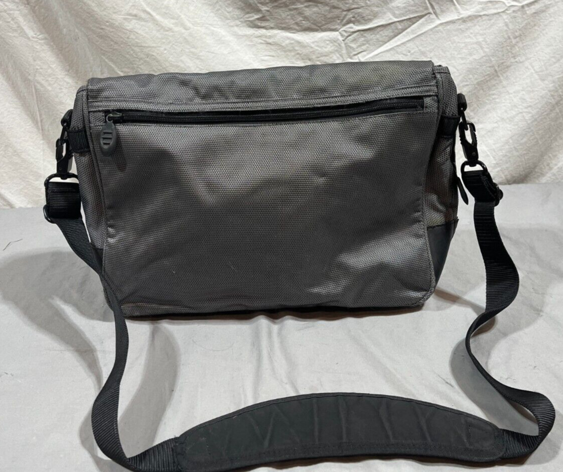 TUMI T2 Tech Heavy Duty Gray Expandable Messenger Bag Satisfaction Guaranteed