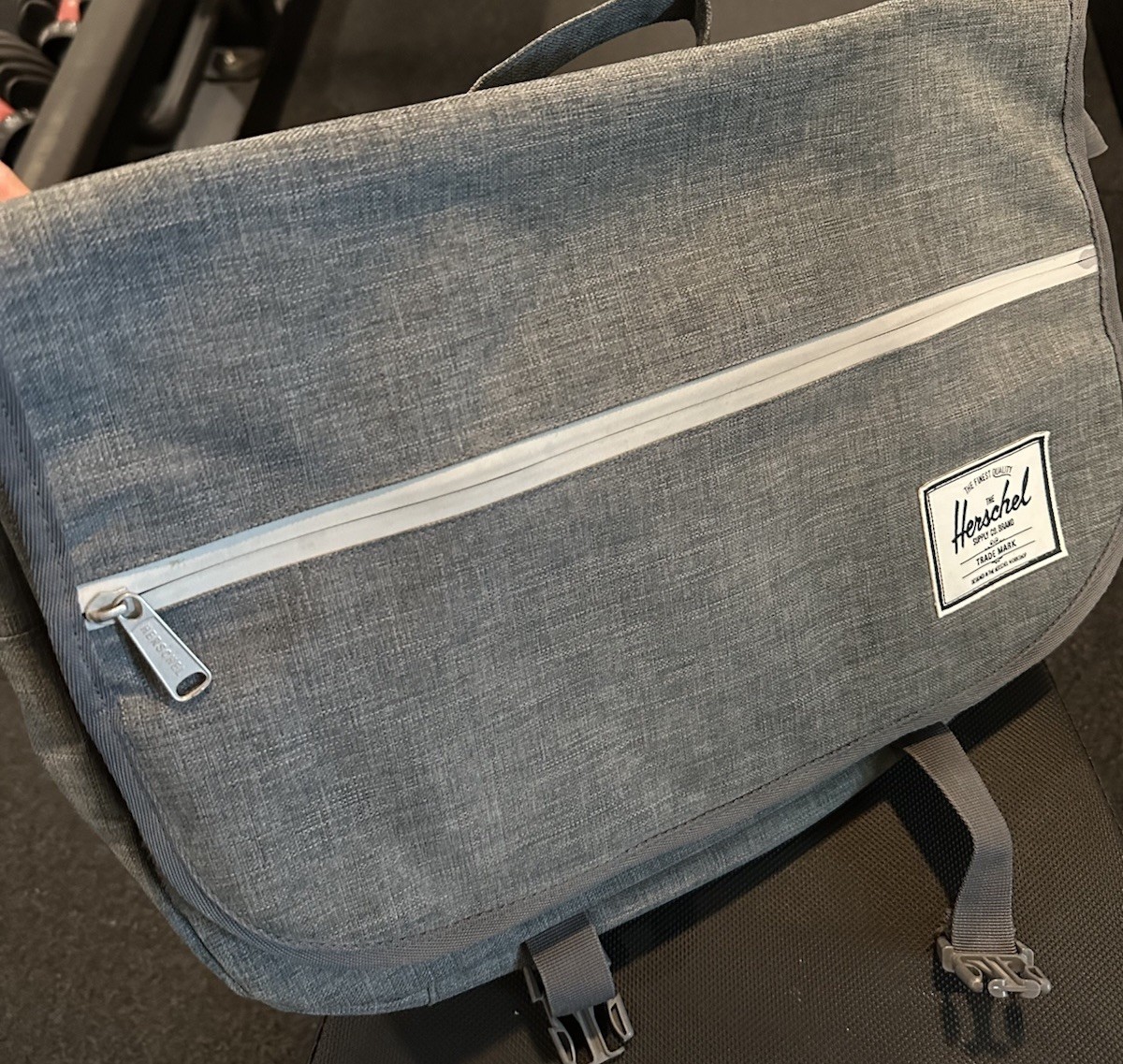 Herschel Supply Co Gray Fully Padded Fleece Lined Laptop Messenger Crossbody Bag