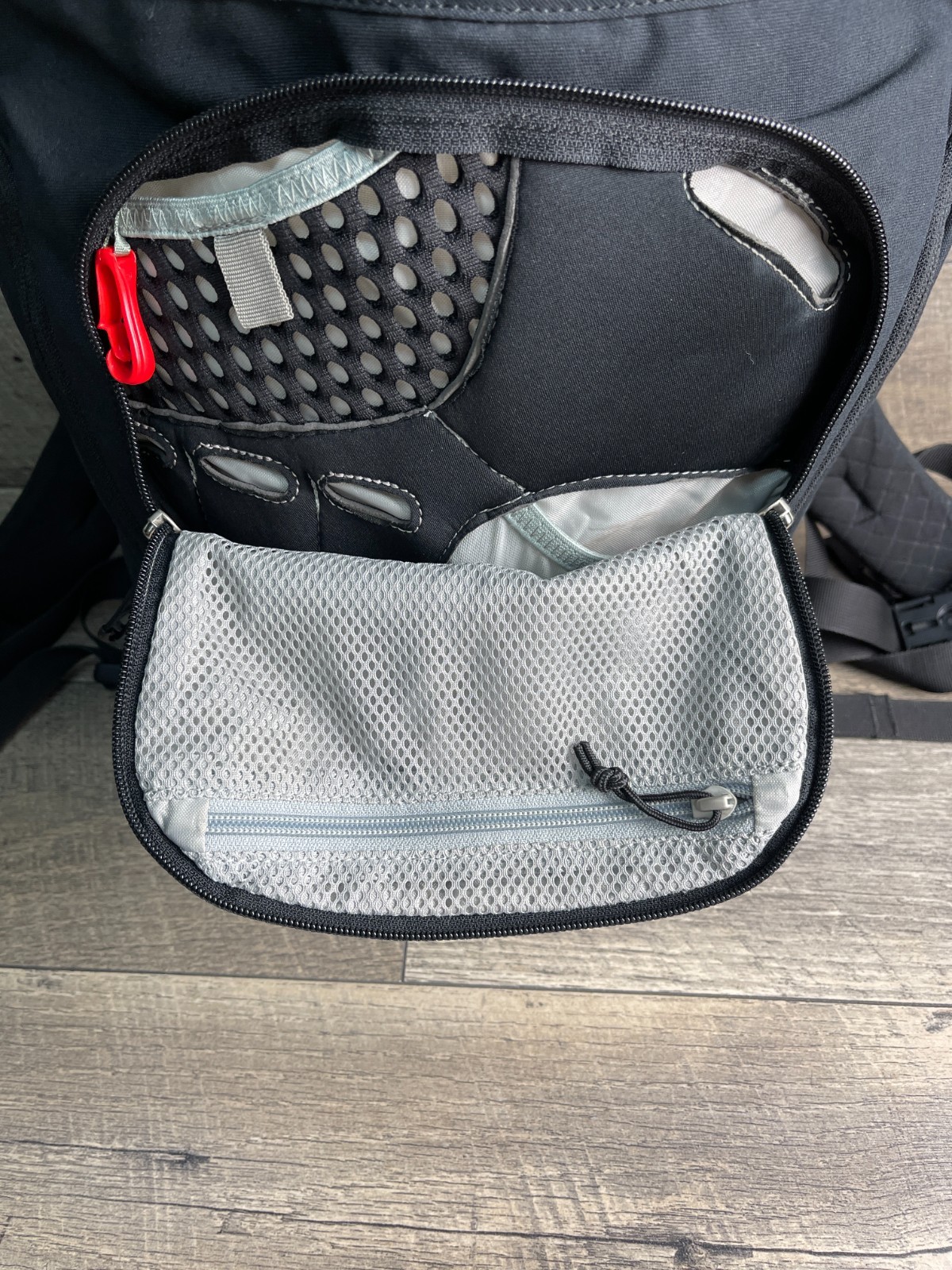 Osprey Backpack Commuter Navy Zip Inner Pocket Laptop Sleeve Adjustable Shoulder