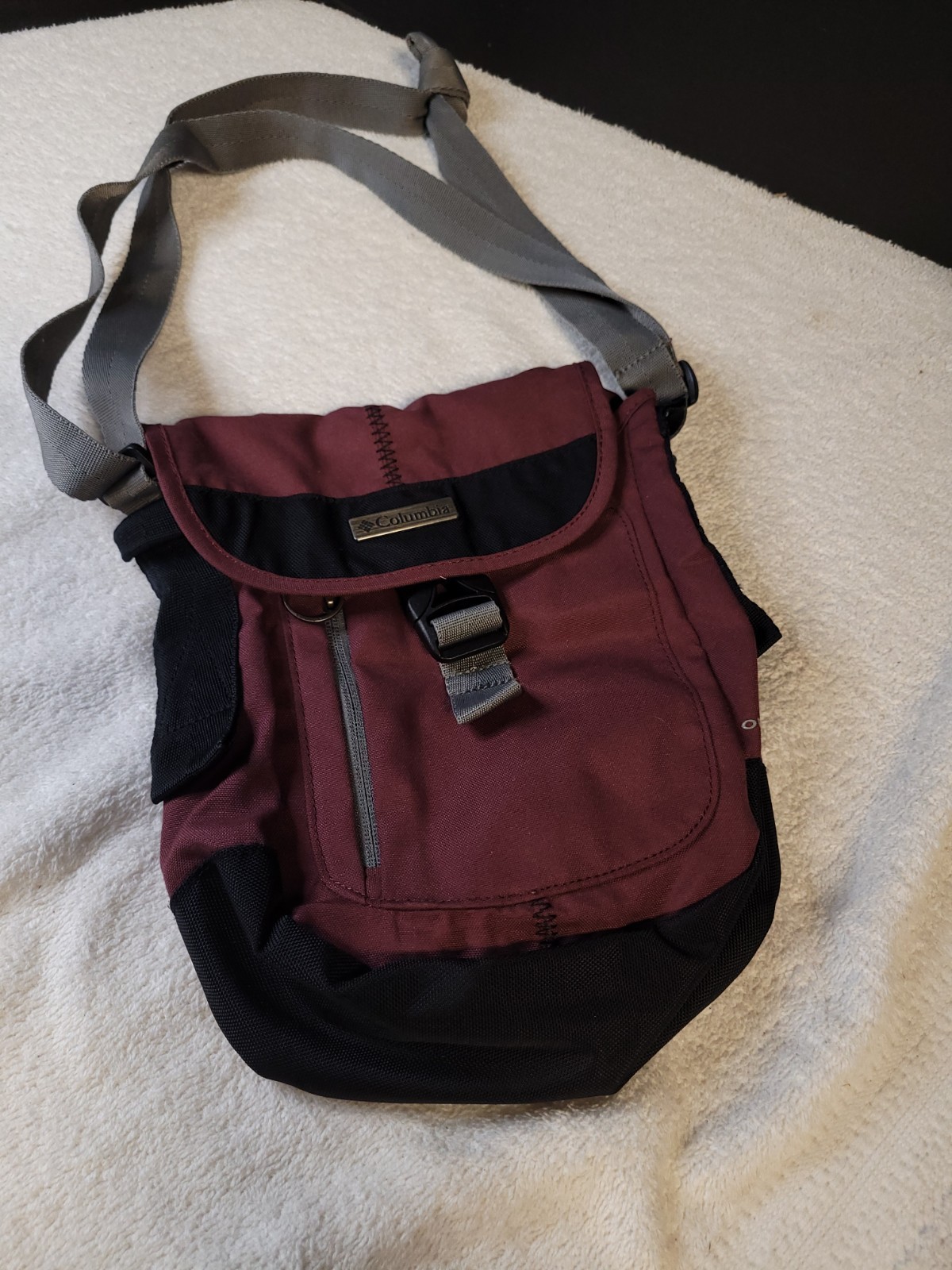 Columbia Brand Sports Crossover Bag MAROON W GRAY Straps