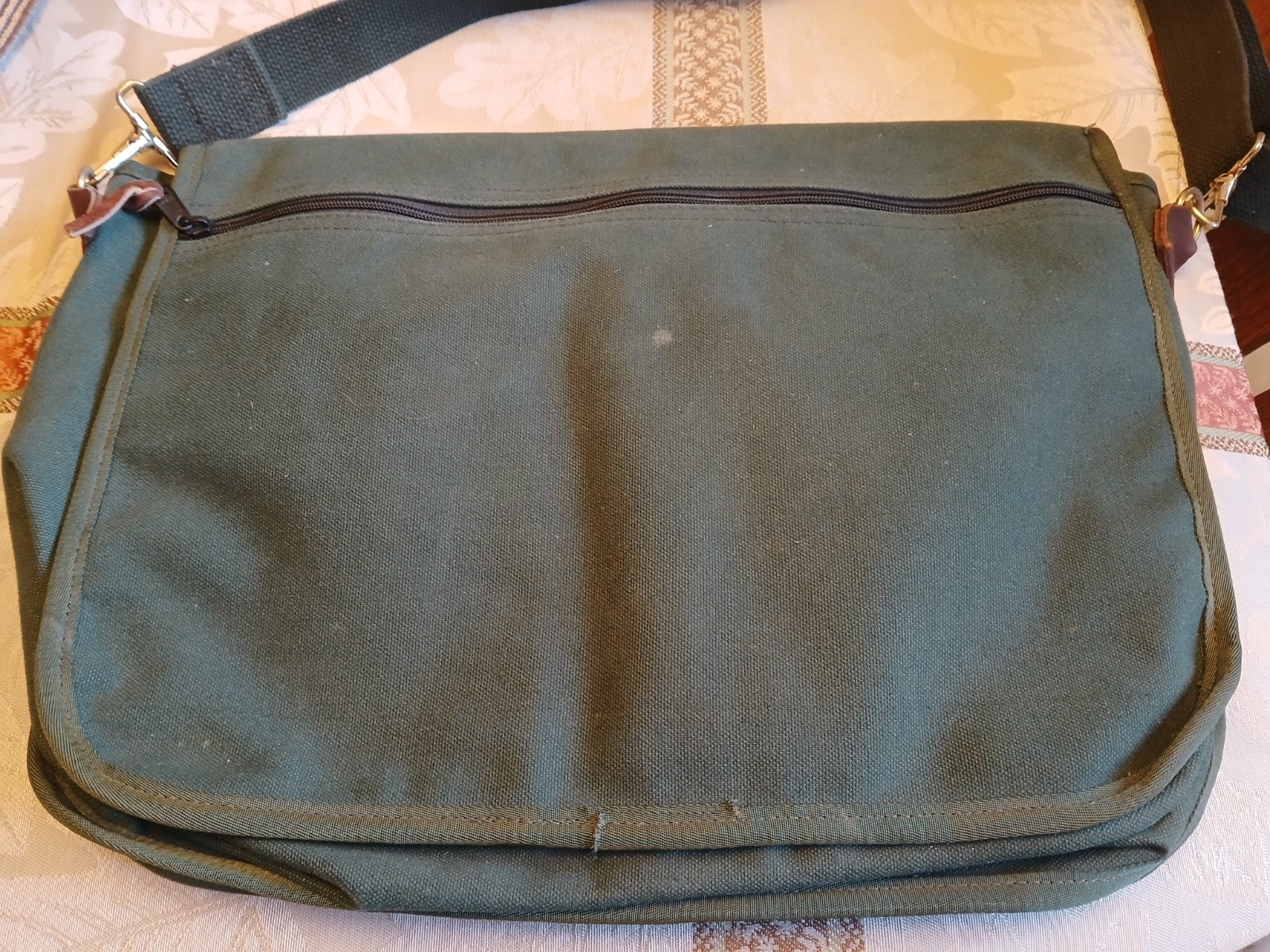 DULUTH TRADING COMPANY CANVAS W/ LEATHER TRIM MESSENGER BAG BRIEFCASE MADE IN US