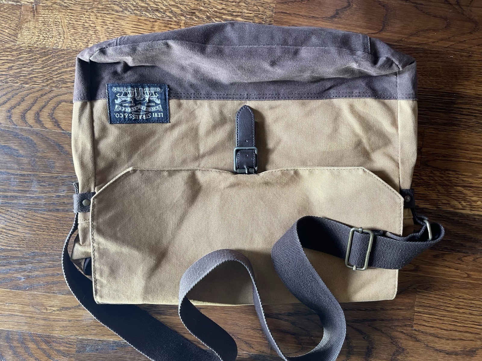 Levi’s Canvas Messenger Laptop Bag Tan Brown Crossbody 16×12 Repaired Clasp