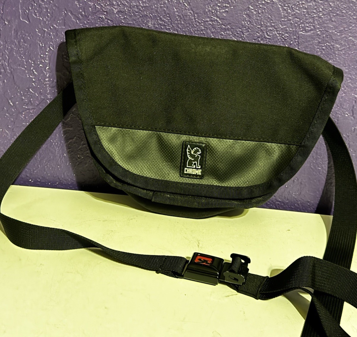 CHROME INDUSTRIES Sling Messenger Black Belt Seat Buckle Citizen Bag USA Mint