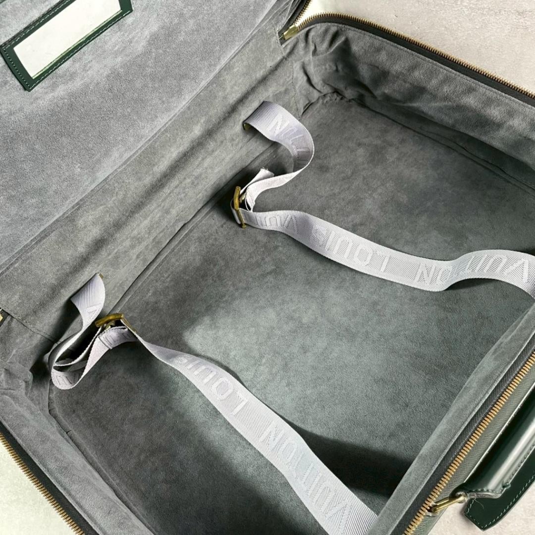 Louis Vuitton Taiga Satellite 53 2Way Boston Bag Dark Green Leather Excellent