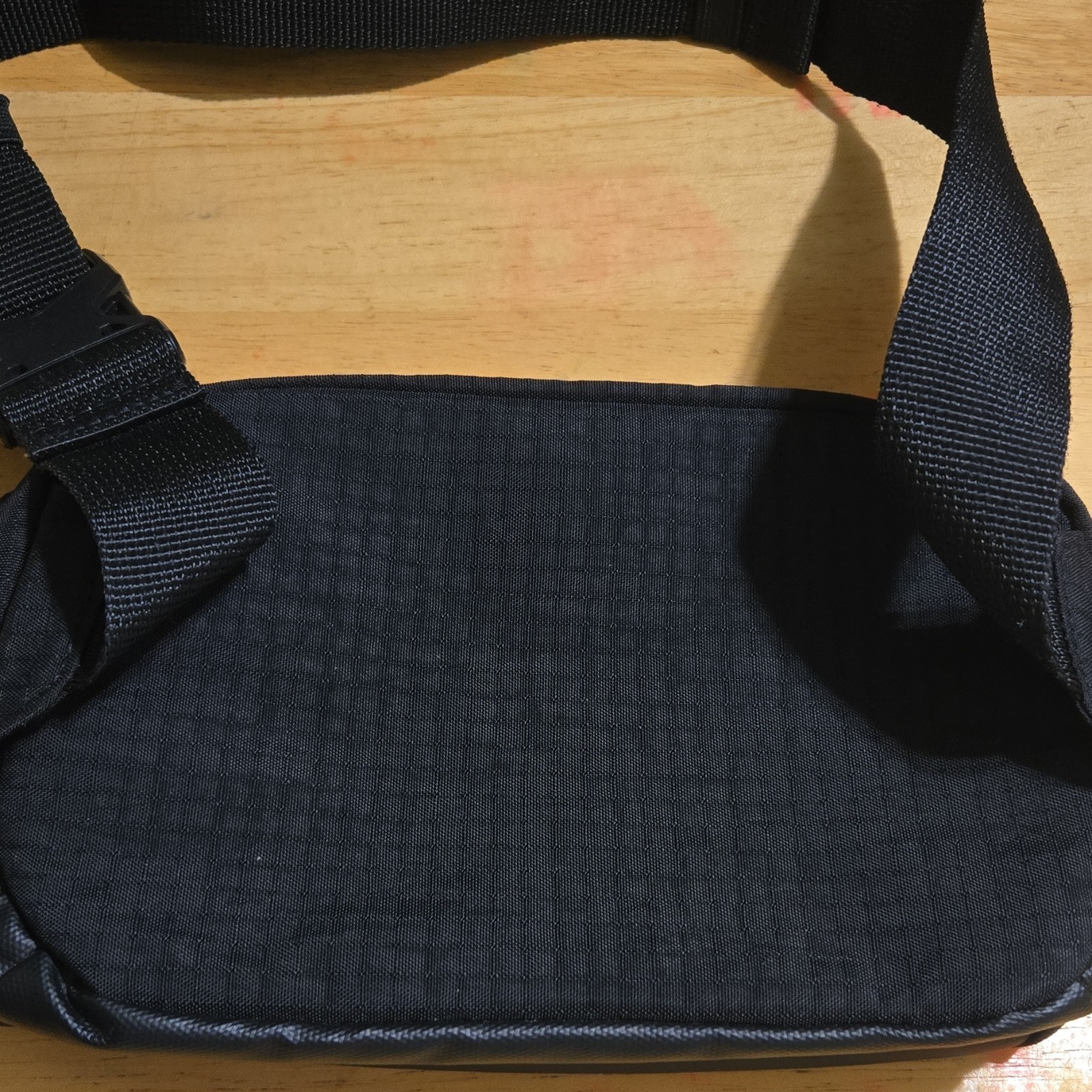 Hurley Black Crossbody Bag Adjustable Strap Inner Pockets Casual Travel