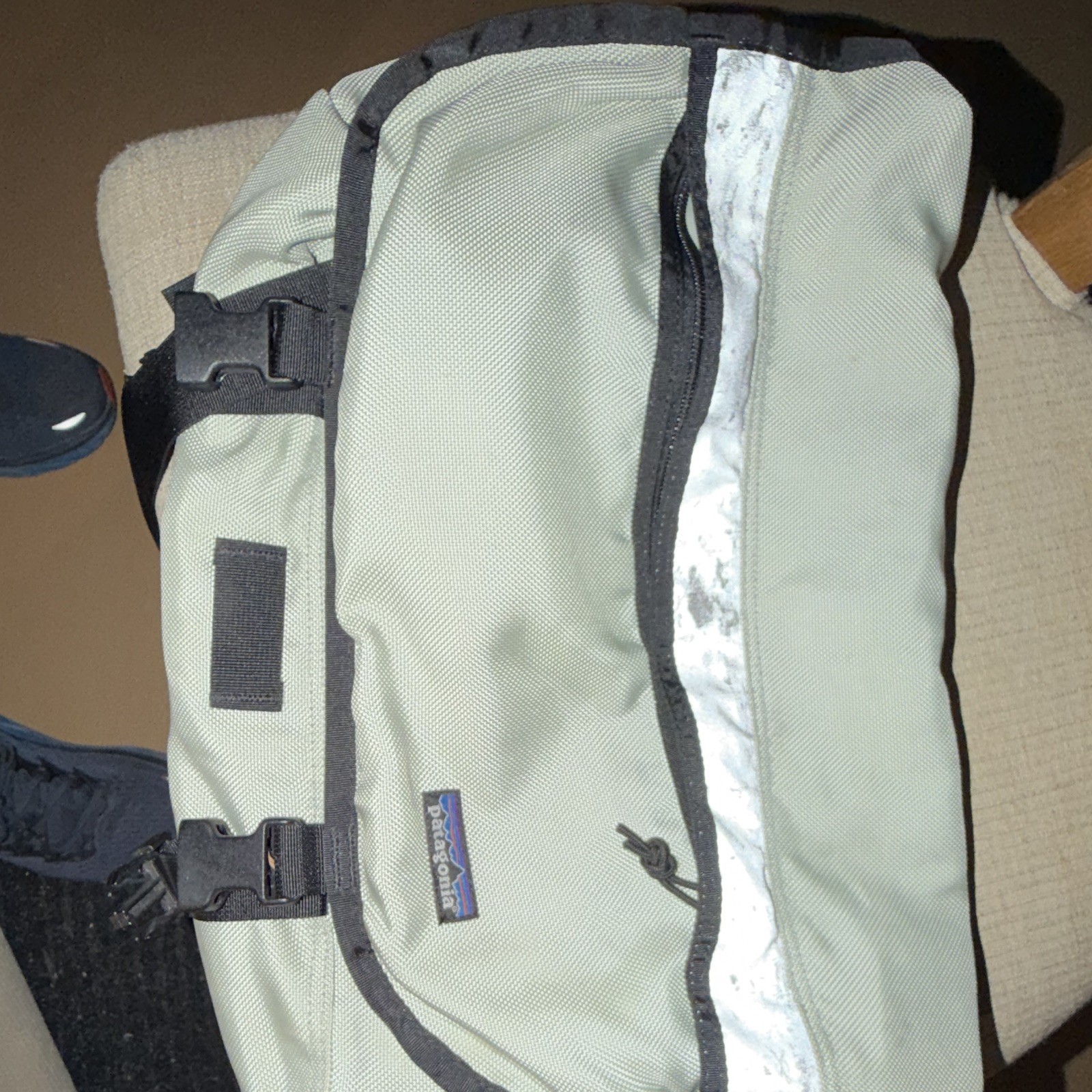 Patagonia Gray Large Messenger Bag Buckle Closure Adjustable Strap Reflective