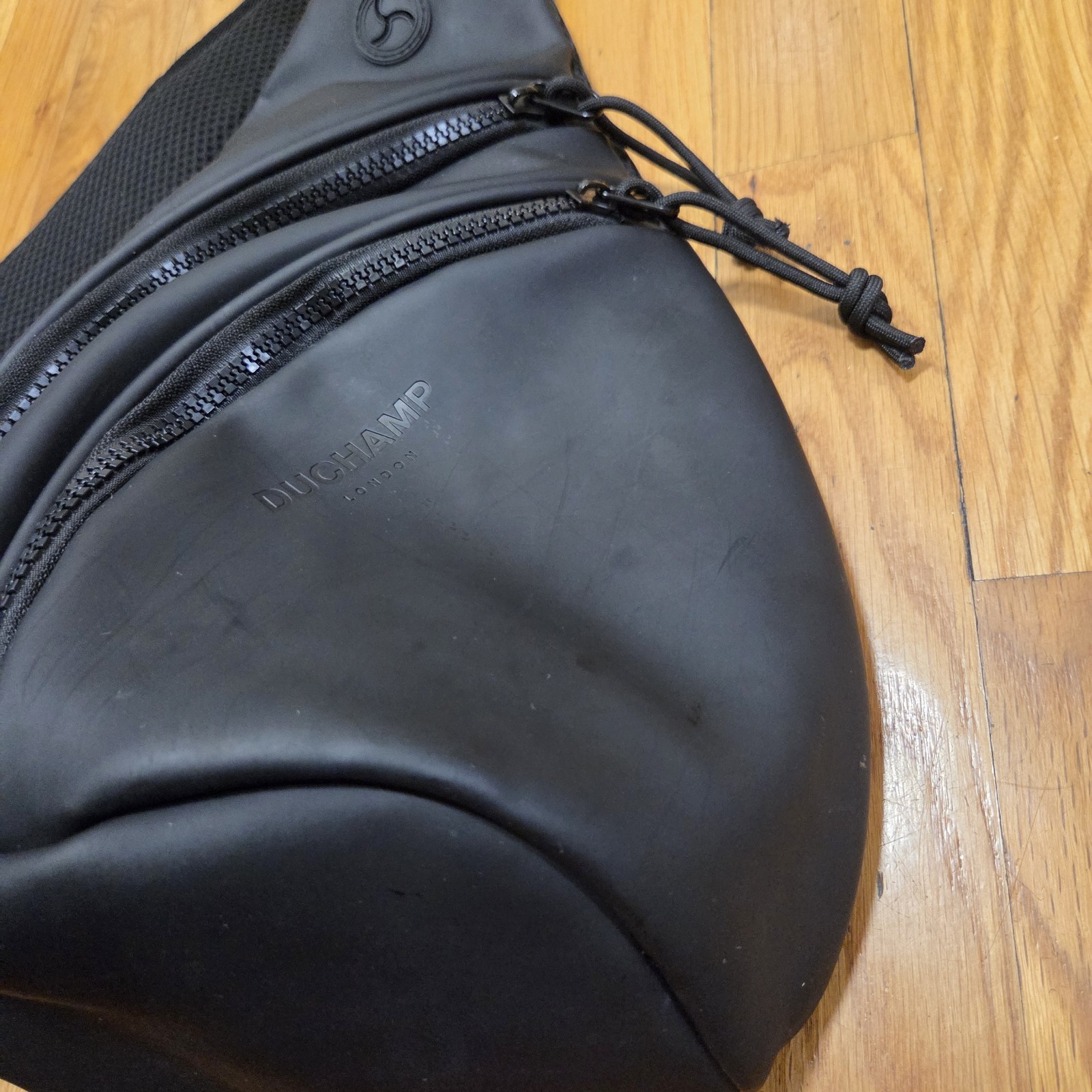 Duchamp Mens Crossbody Sling Rubberized Casual Lightweight Travel Bag Black S