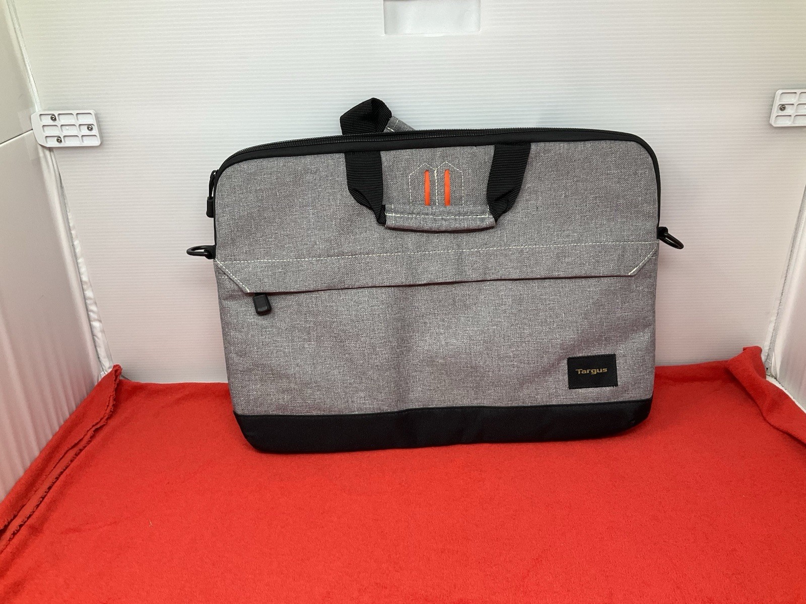Targus TSS63204US Strata Sleeve Case for 15.6 in Laptop Notebook Pewter