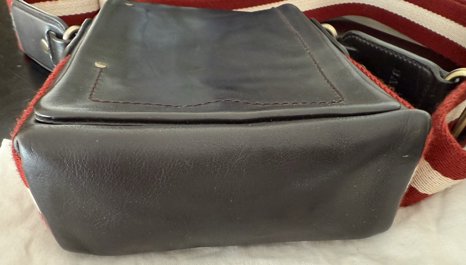 Bally Flap Messenger Mens Leather Small Dark Brown TAYLOR AIYF Stripe Strap EUC