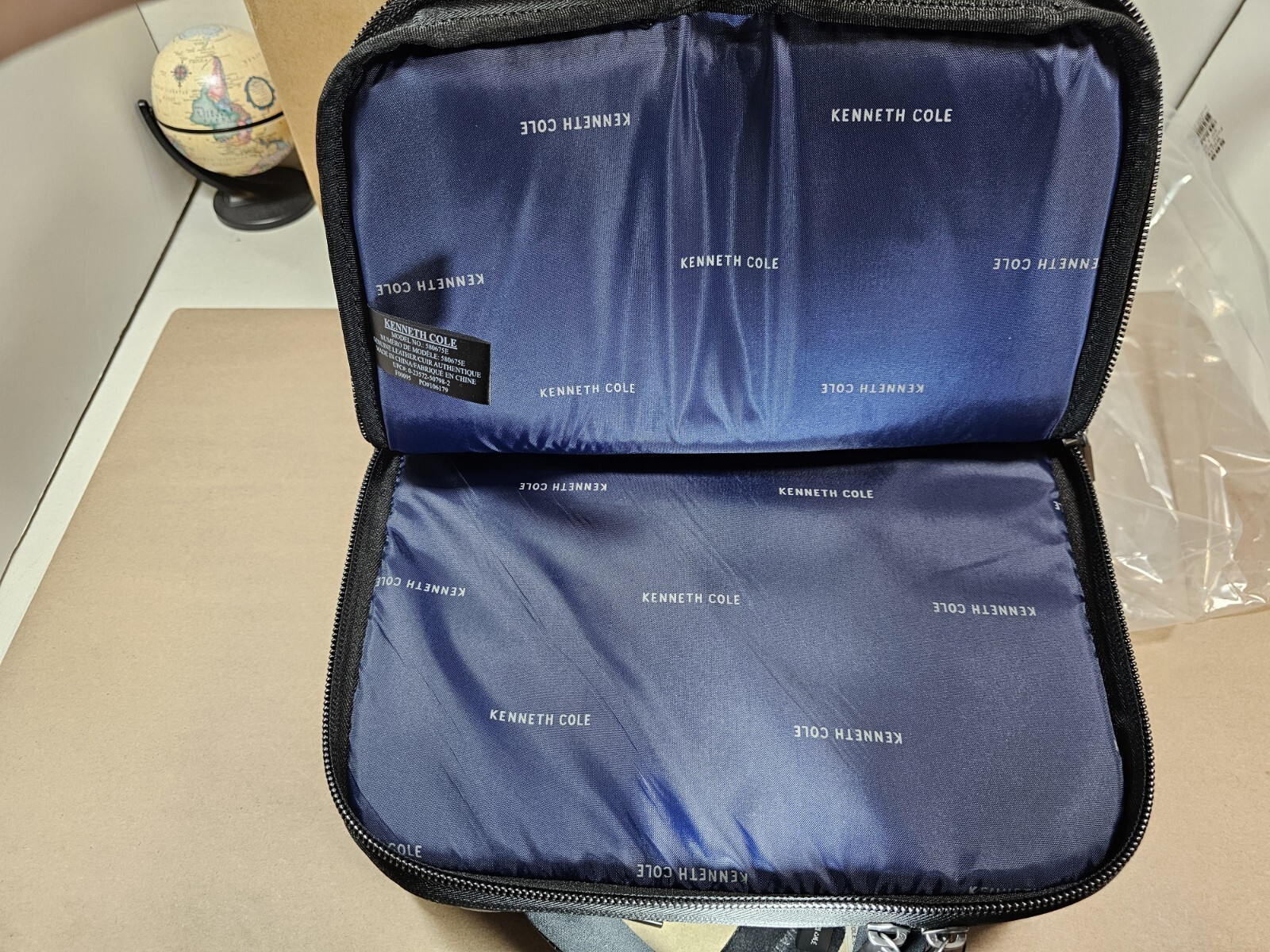 Kenneth Cole Reaction Manhattan Messenger Backpack Black 16″ Laptop $200 Retail