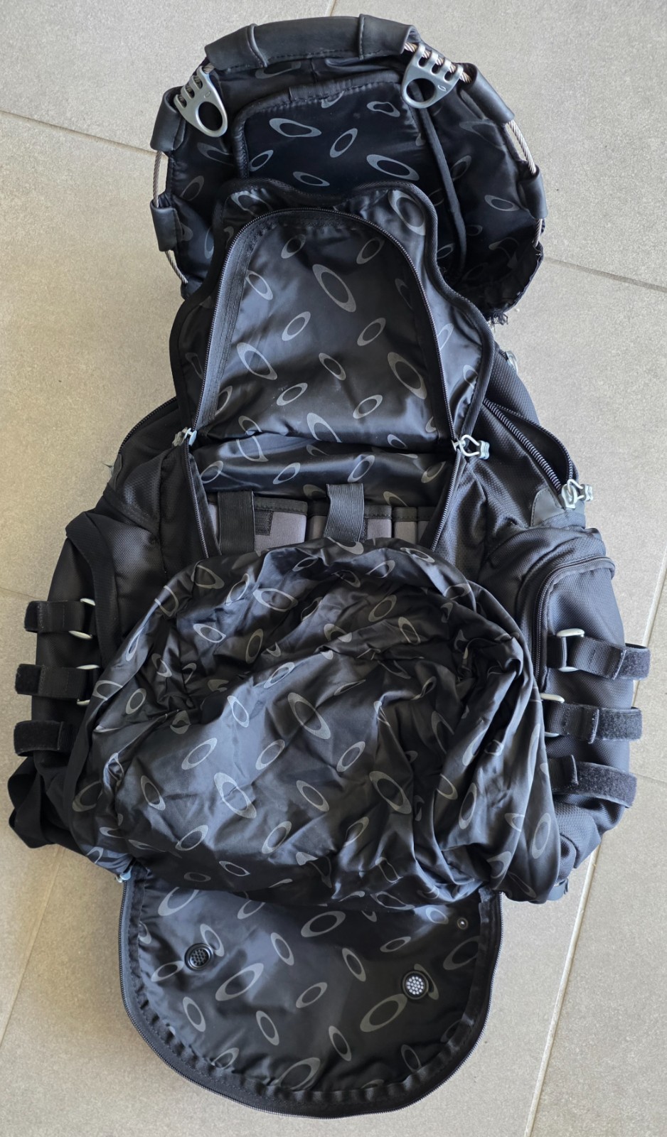 Oakley Kitchen Sink 34L Backpack Black 92060-001 Style Tactical Field Gear