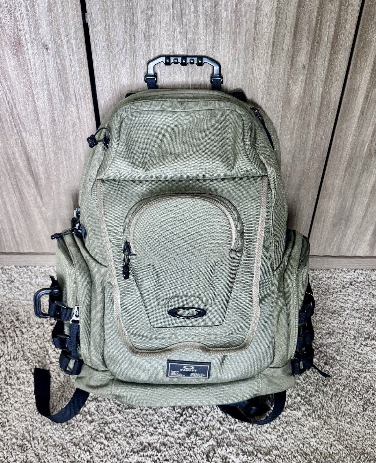 OAKLEY ICON 2.0 Backpack Large Army Camo Green Dark Brush Excellent Condition