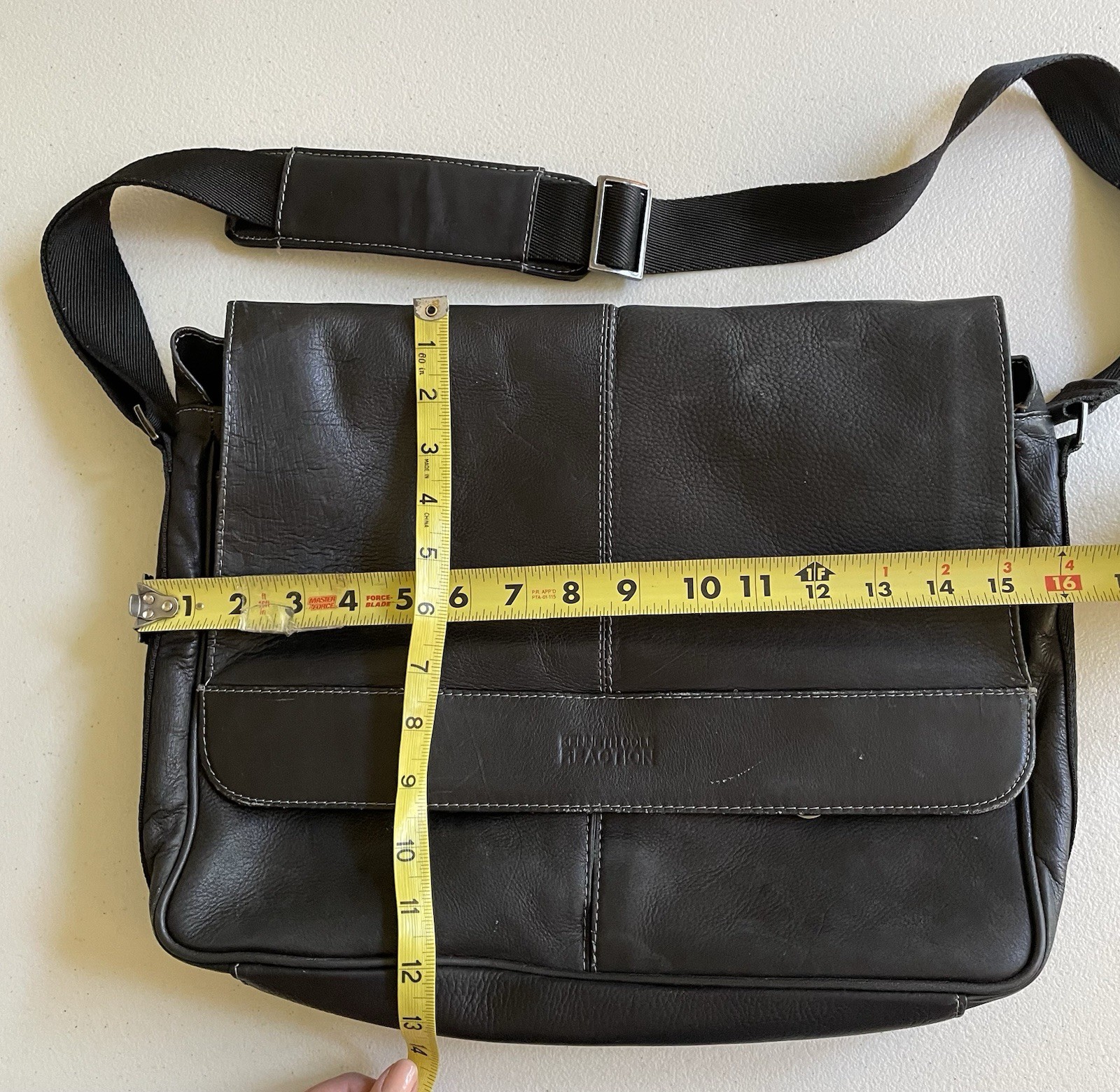 Kenneth Cole Reaction Leather Commuter Messenger Bag Snap Flap Black Work Laptop