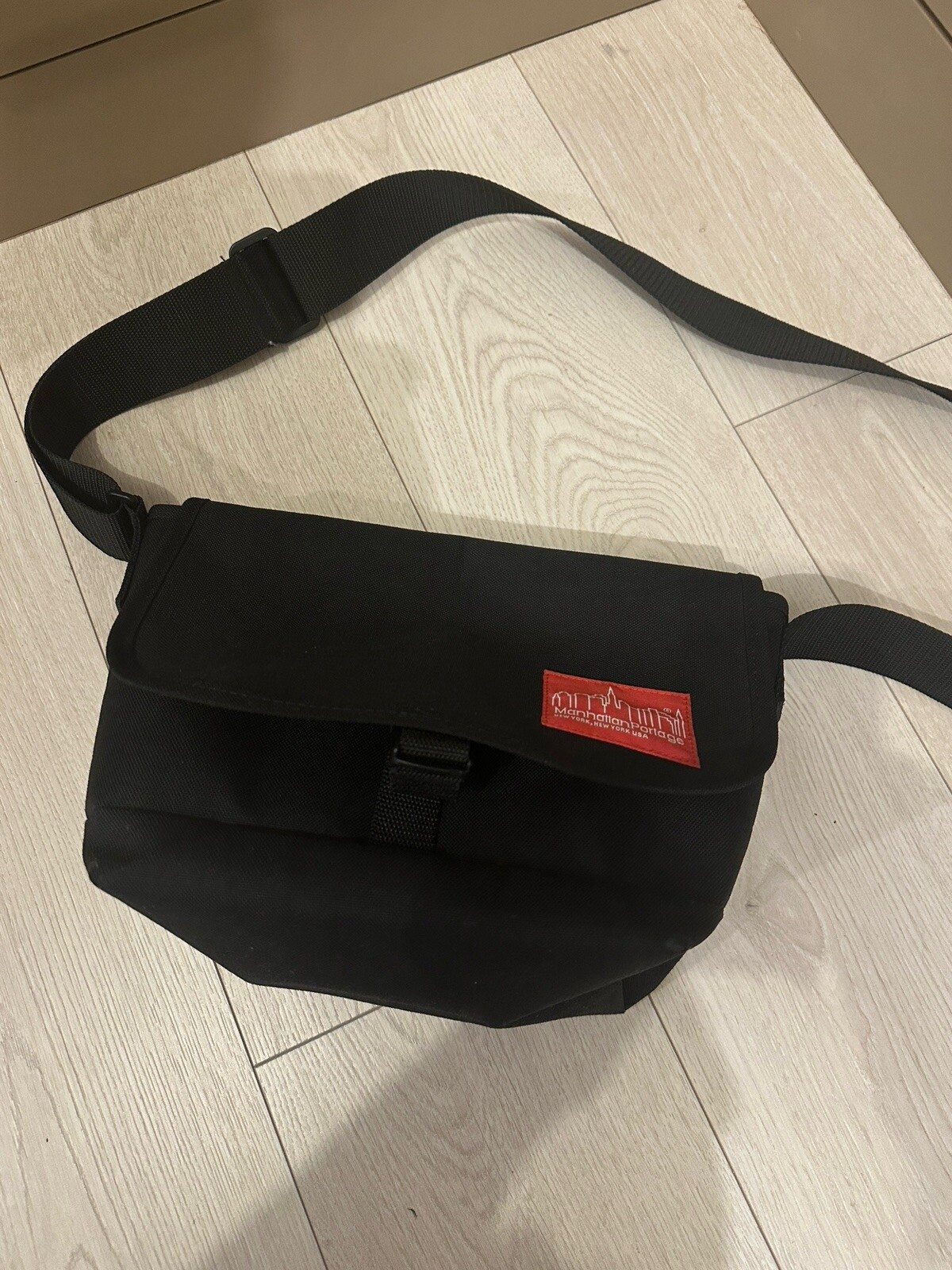 Manhattan Portage Straphanger Messenger Bag Small Black