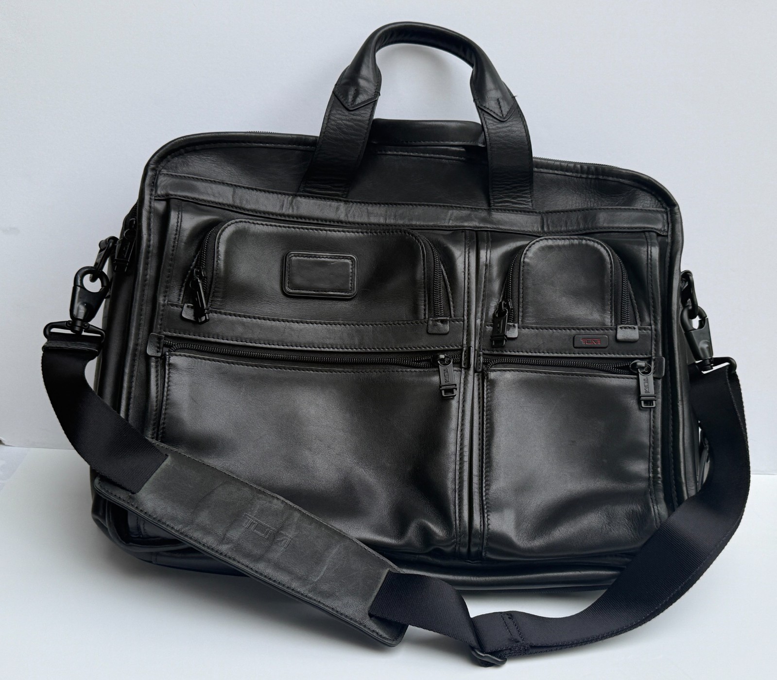 TUMI LEATHER LAPTOP BRIEFCASE – 96160DH – EXPANDABLE BLACK TRAVEL BAG w/DUST BAG