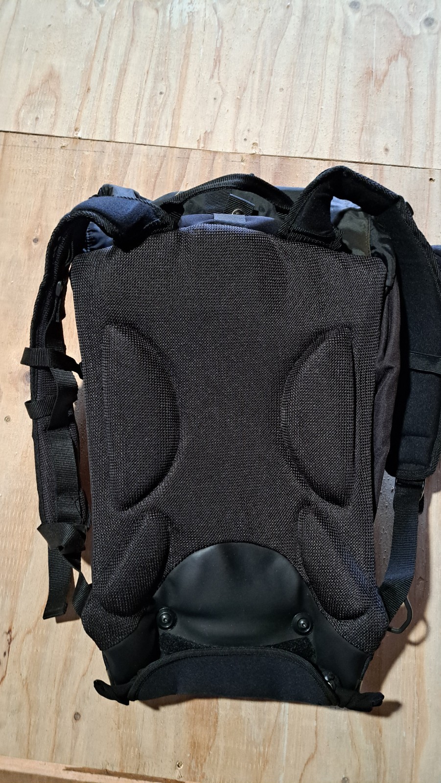 BOBLBEE 20L Backpack Black Hard Shell