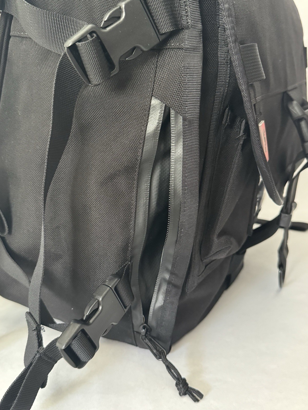 CHROME Warsaw MD 25L Backpack Professional Messenger Water Resistant Bag EUC