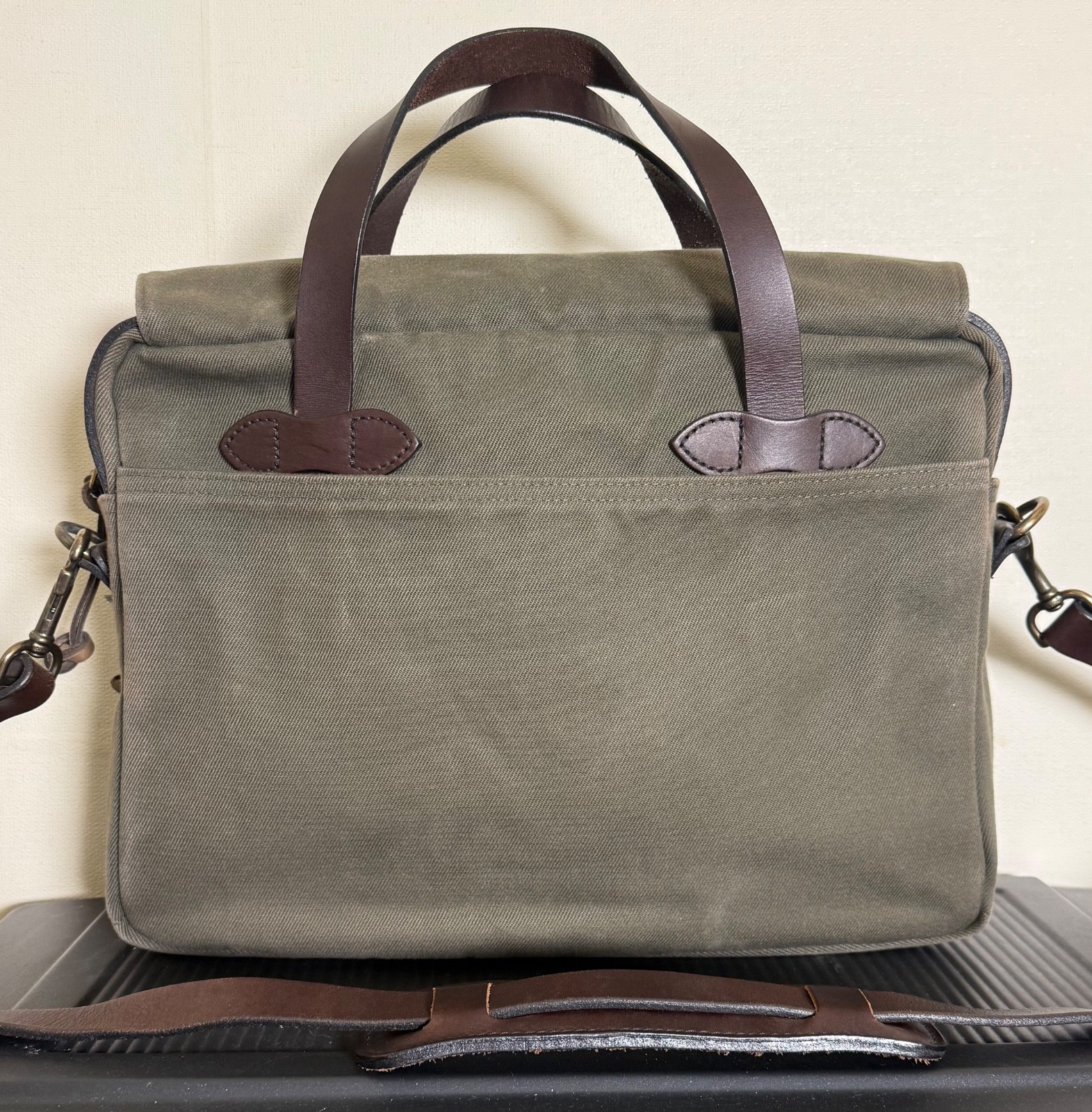 Filson 256 Original Briefcase EXCELLENT CONDITION Otter Green USA Leather