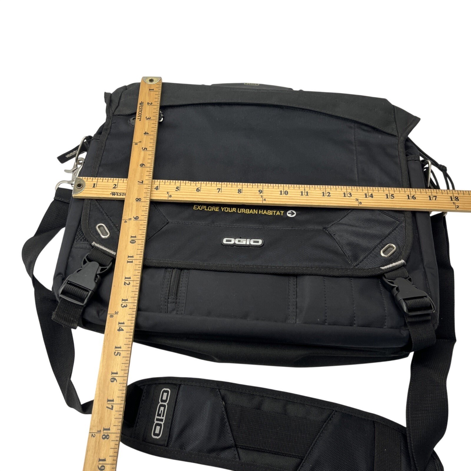 OGIO Native Messenger Bag Mens OS Black Excellent Urban Commuter Laptop Bag