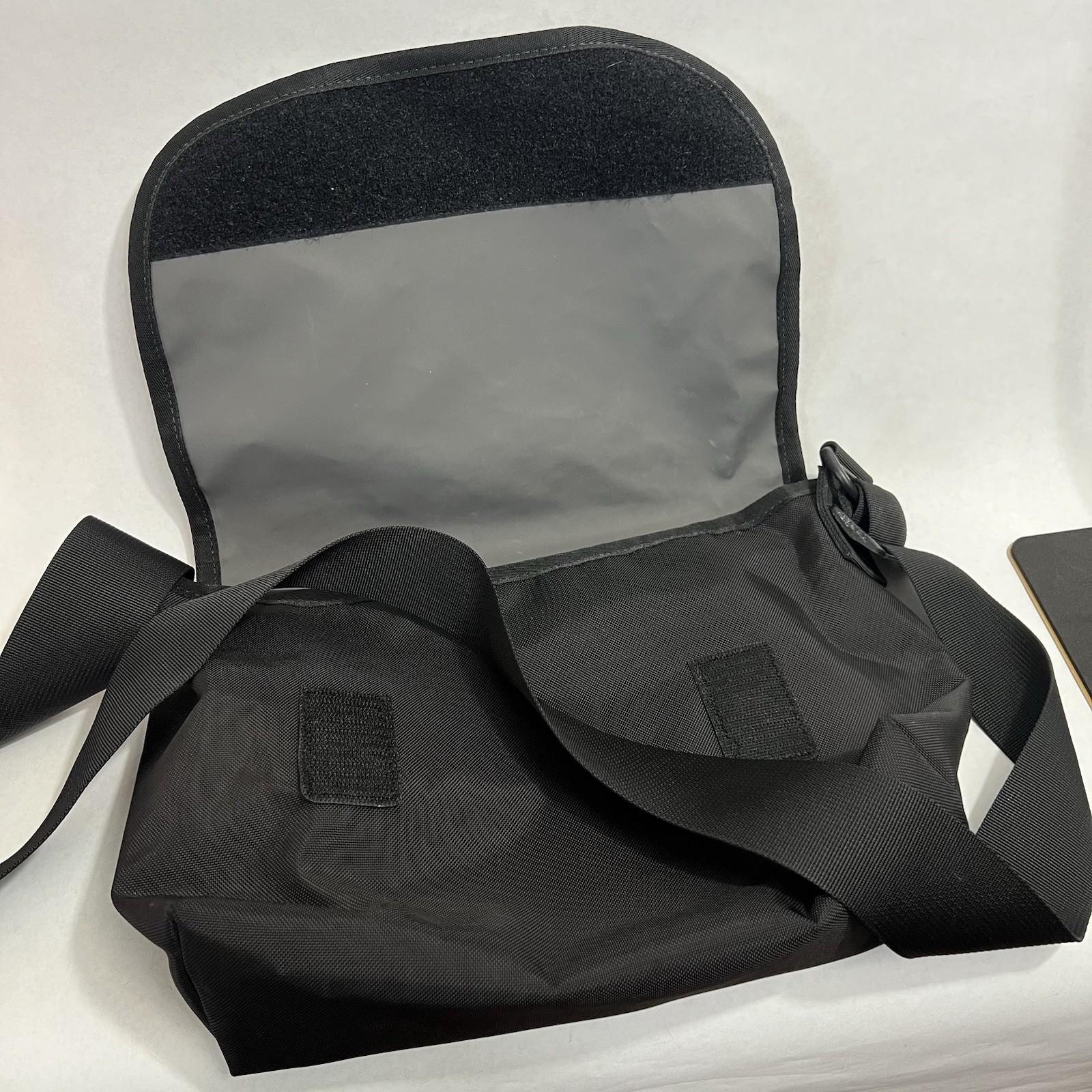 TIMBUK2 Classic Messenger/Laptop Bag Made In USA Maroon And Black Straps