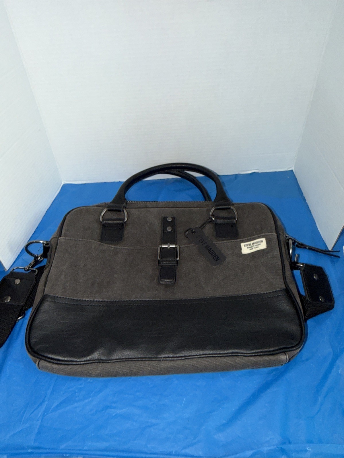 Steve Madden Canvas Computer Bag Camo Interior 15X12 Grey NWT Excellent Item