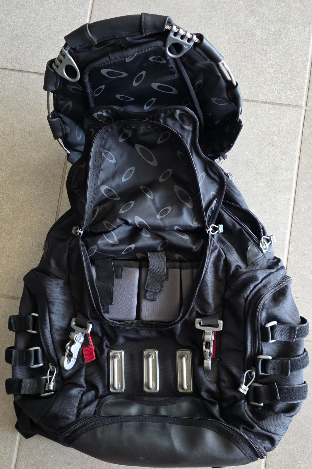 Oakley Kitchen Sink 34L Backpack Black 92060-001 Style Tactical Field Gear