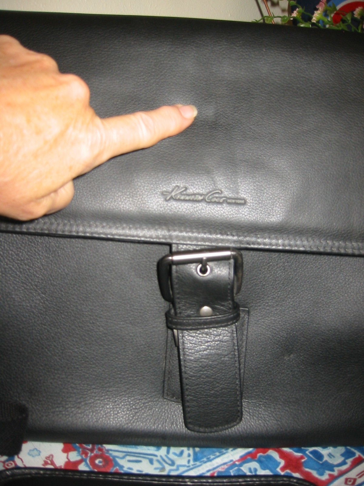NWT KENNETH COLE MESSENGER LAPTOP BRIEFCASE BLACK FAUX LEATHER 15w x 10.5h x 4″