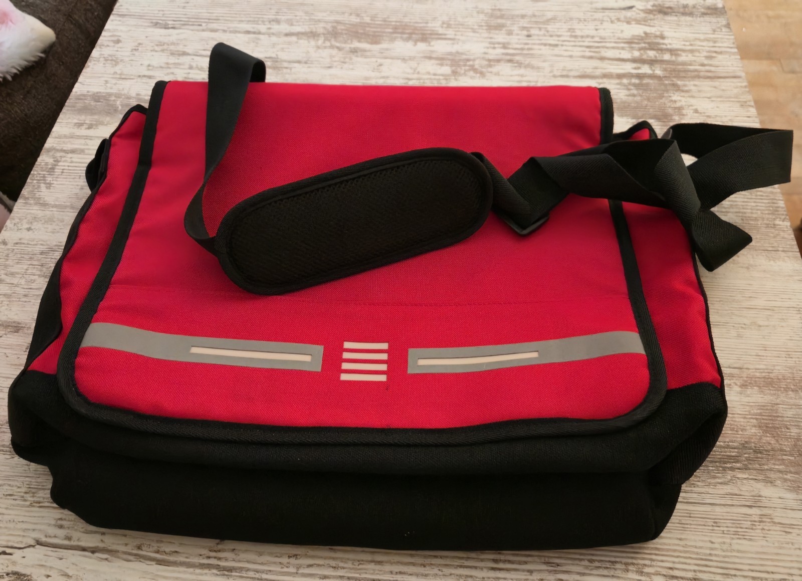 Lands’ End “Cool Blue” Light-Up Messenger Bag – See Description